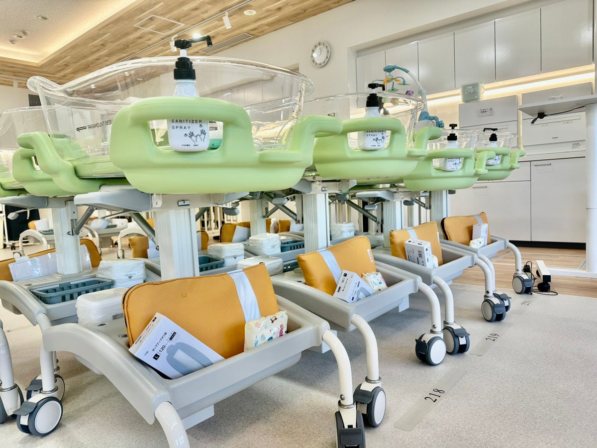 新生児の全ベッドに設置