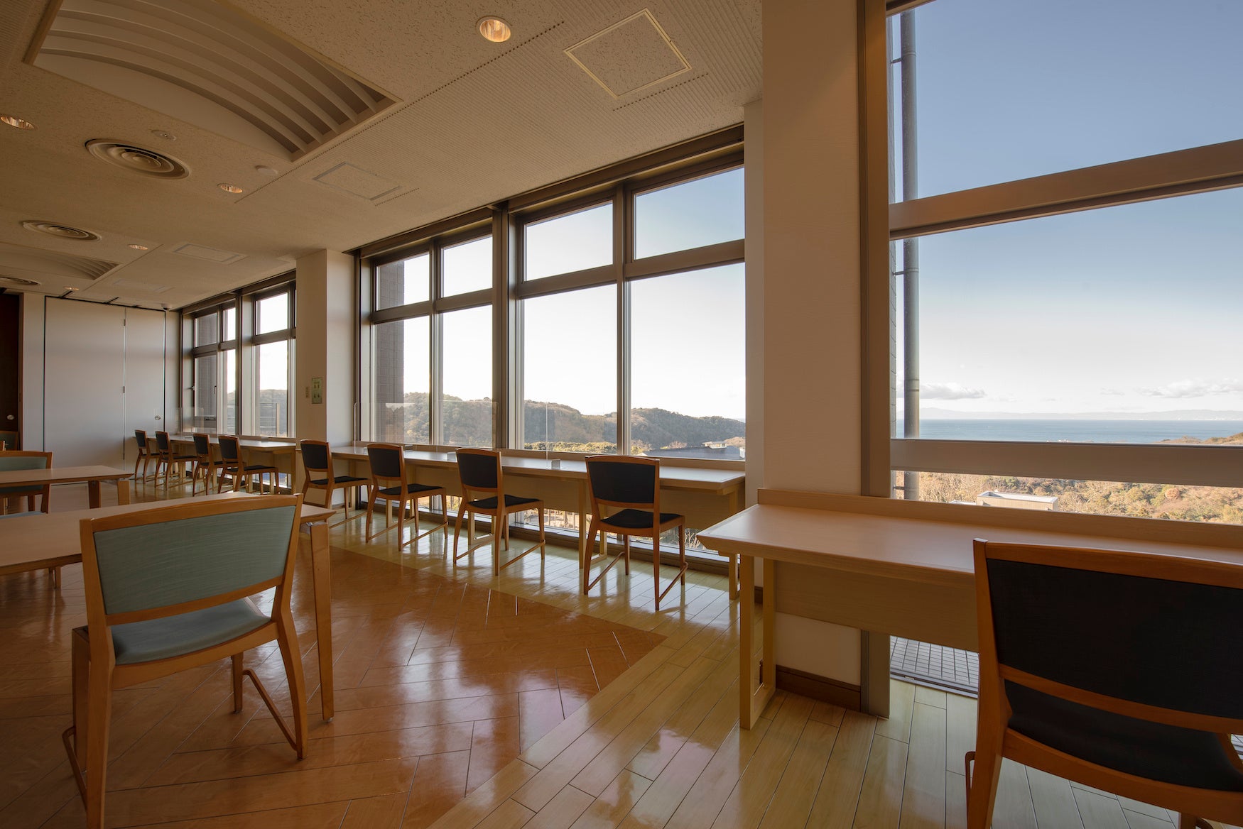 <海を一望できるレストラン>