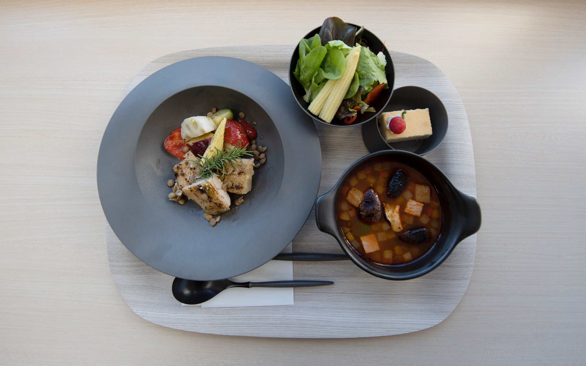 ＜栄養士によりバランスが考えられたレストランのメニュー＞