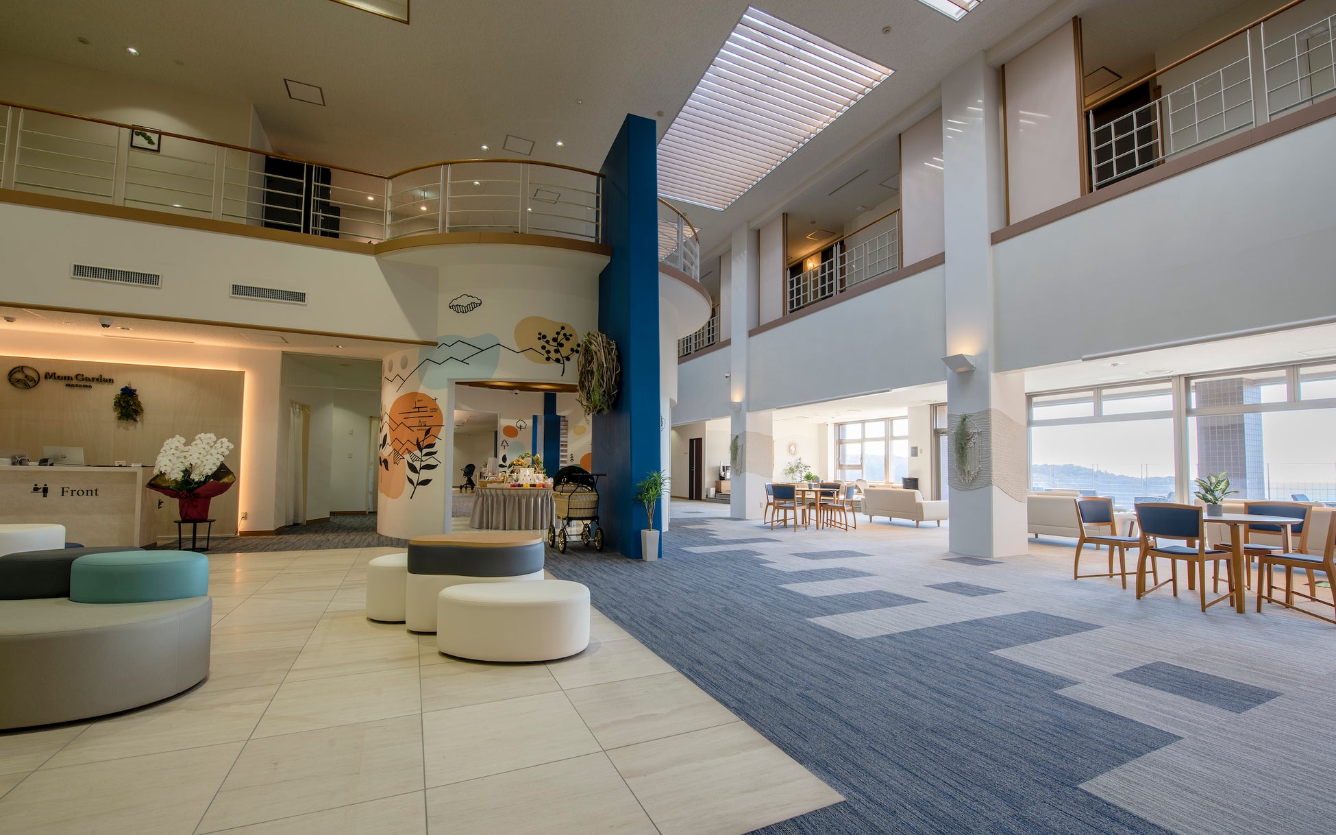 <海の見えるエントランス>