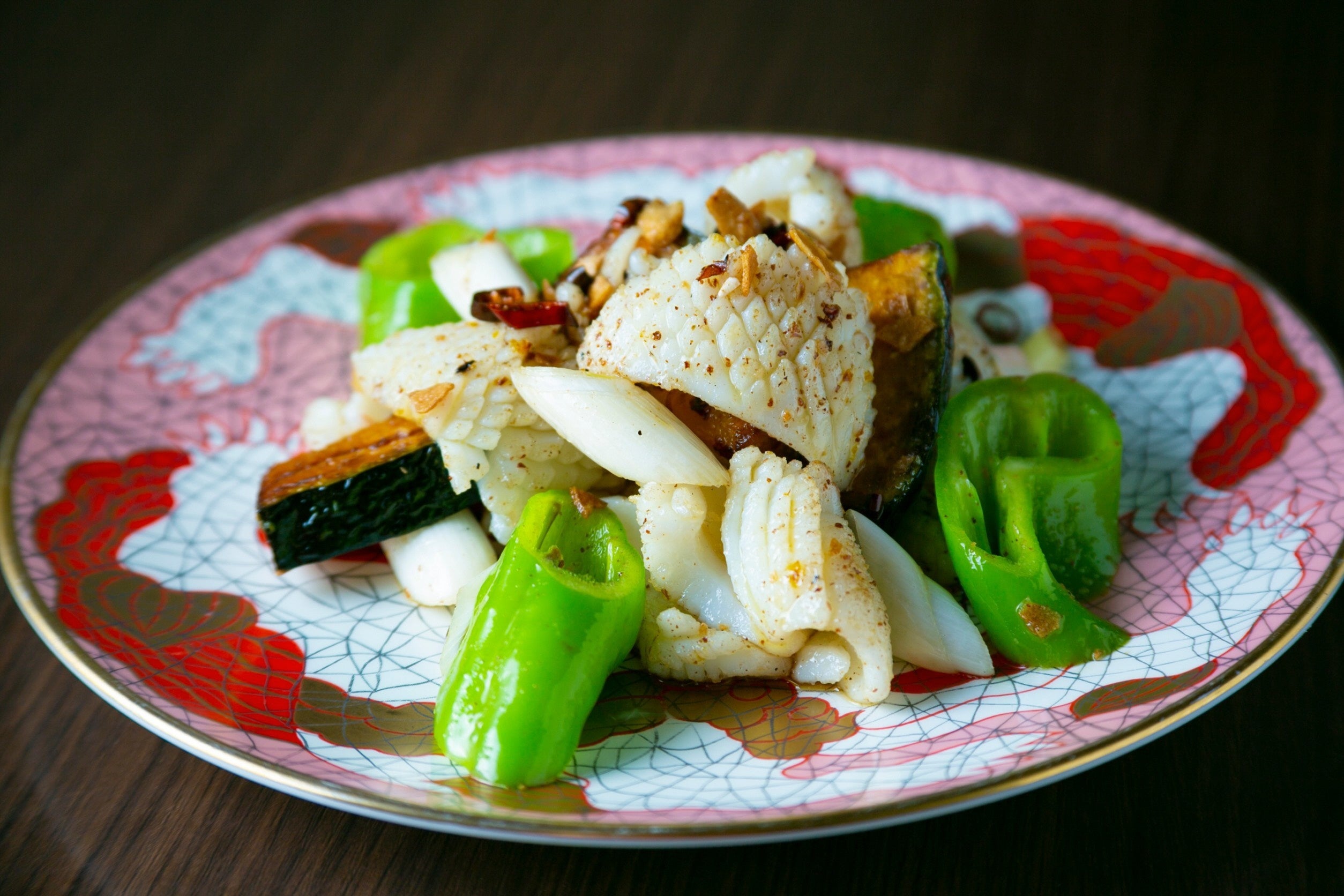 特別メニューの一例　侑久上海　一本槍イカのガーリック炒め（2,640円　税込）