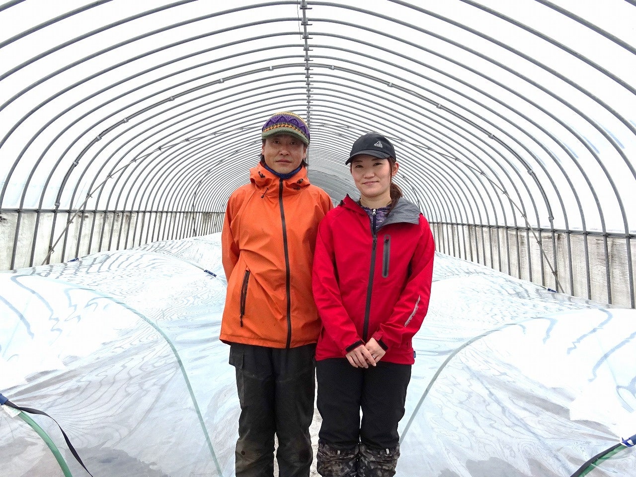 長いもとスイカを作っている秋山さんご夫婦