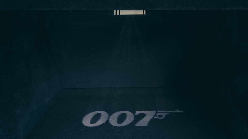 映画『007/ゴールドフィンガー』への登場から60年を祝して、一台