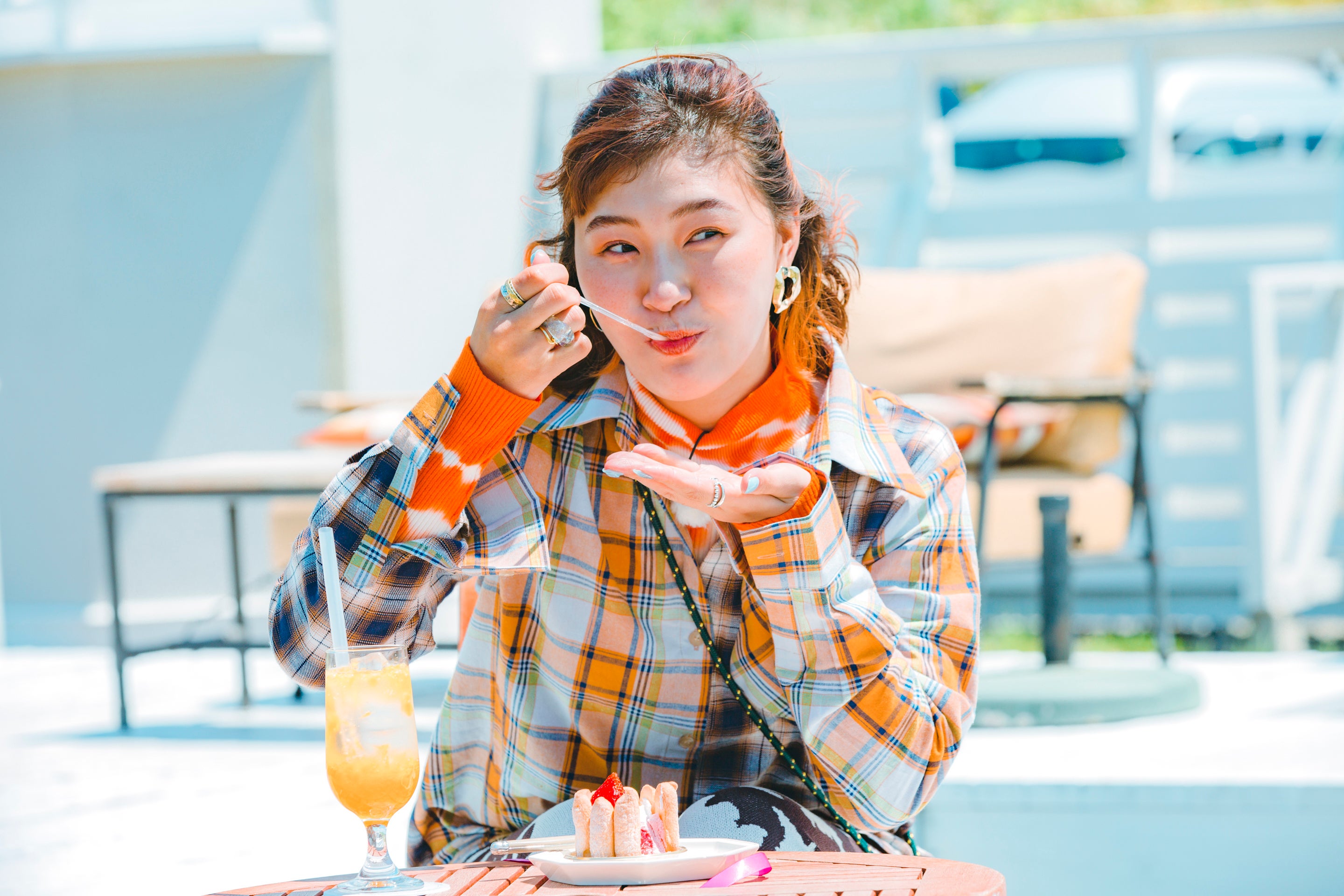 ©UHB　ケーキを食べる村上佳菜子