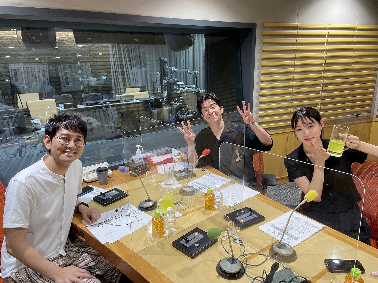 左から：土屋伸之（ナイツ）、藤森慎吾（オリエンタルラジオ）、花山瑞貴