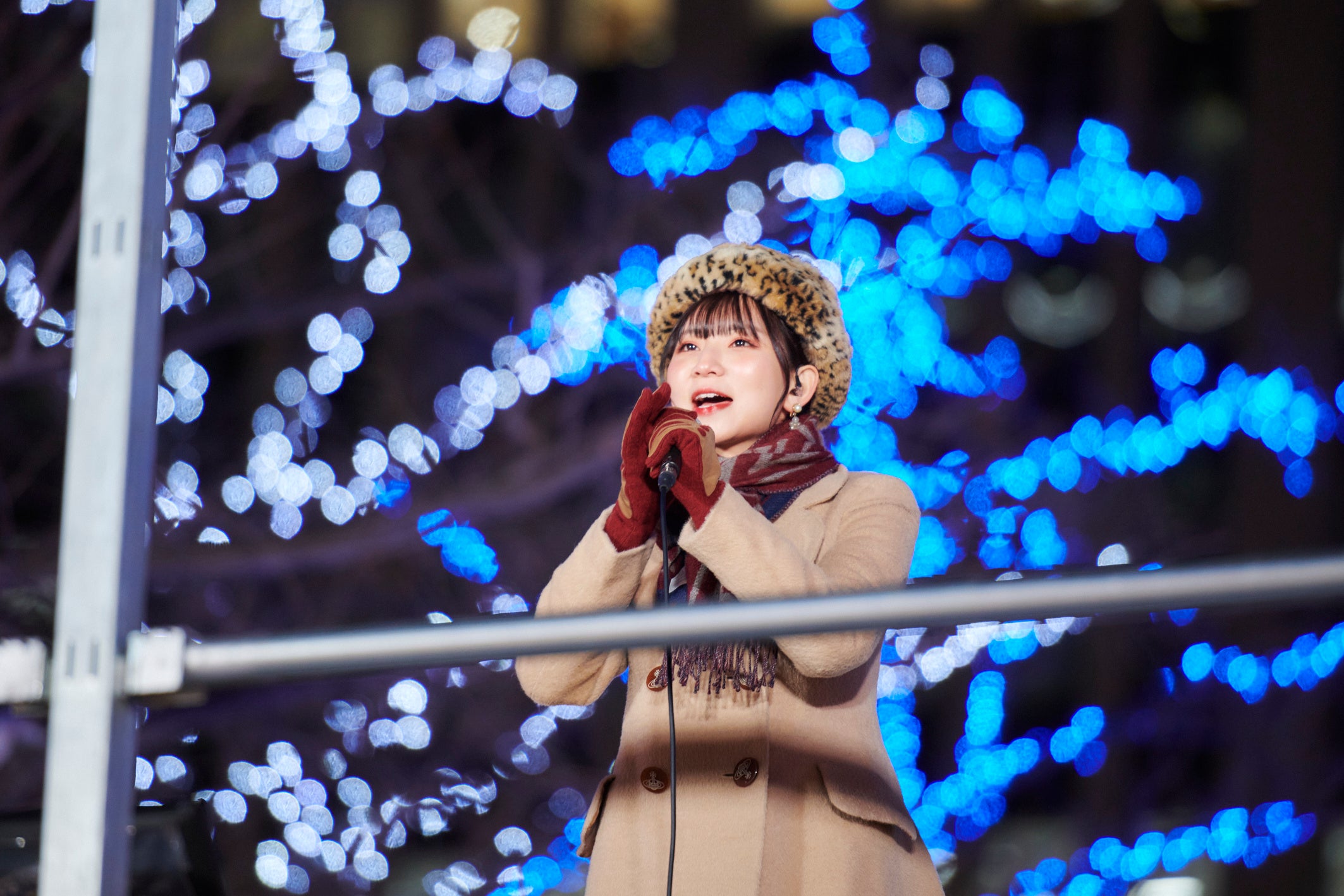 空気が澄み渡る真冬日の札幌で北海道初ステージを披露する、よよよちゃん。 ©UHB