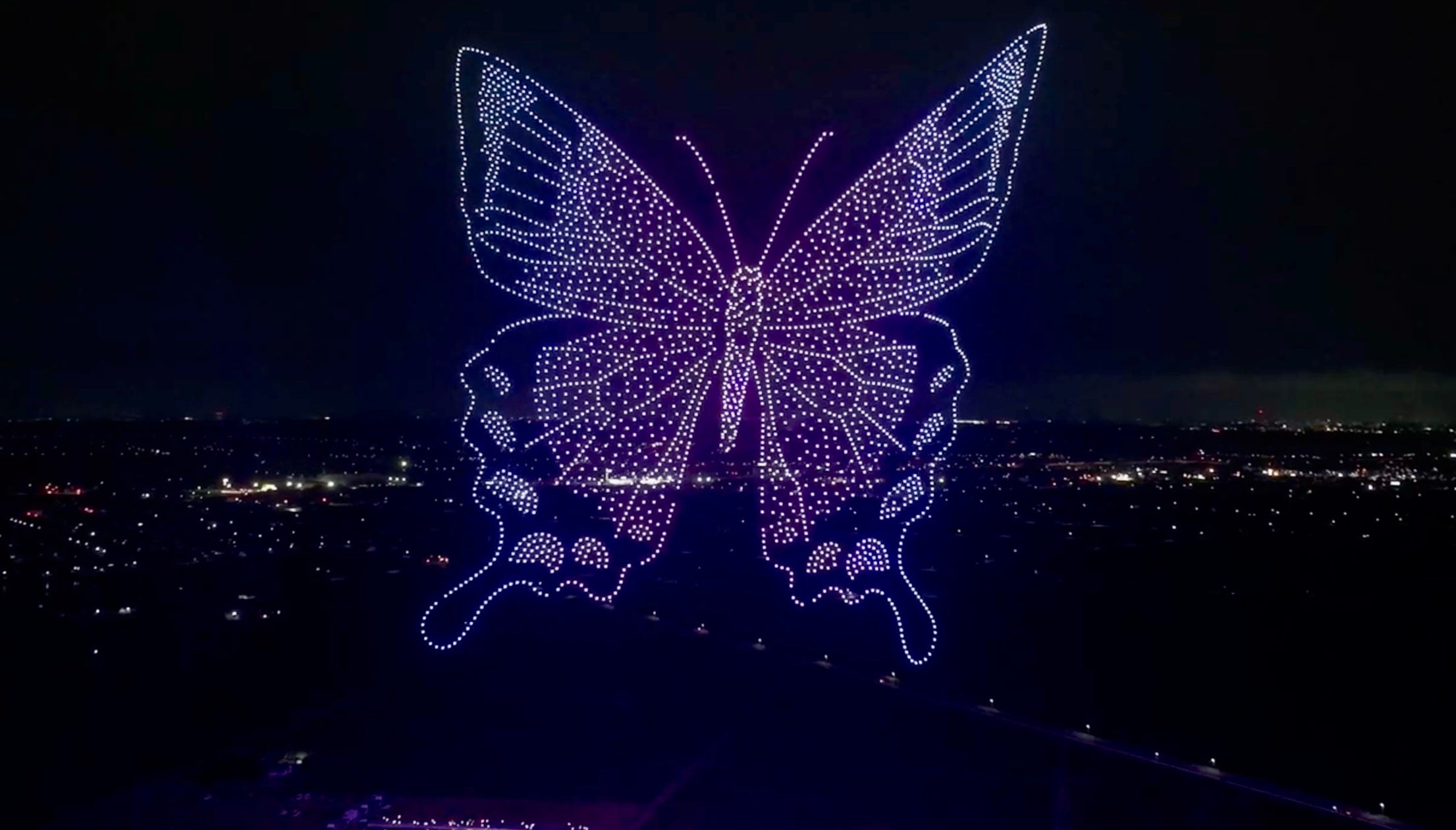 レッドクリフ、日本史上最大規模となる3,000機のドローンショー実証実験を実施 | 株式会社レッドクリフのプレスリリース