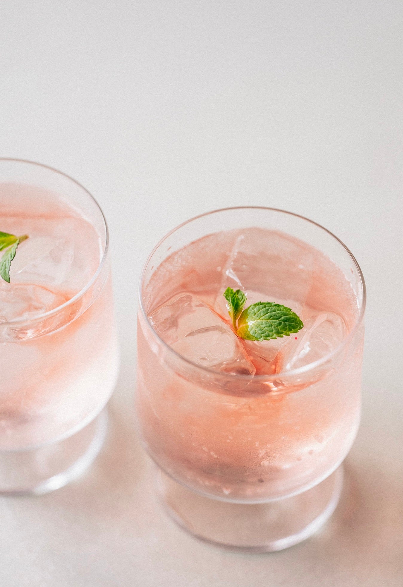 HOSHIKOのビーツで色付けしたオリジナルのハイボール。ジンやテキーラを炭酸で割った飲みやすいハイボールです。