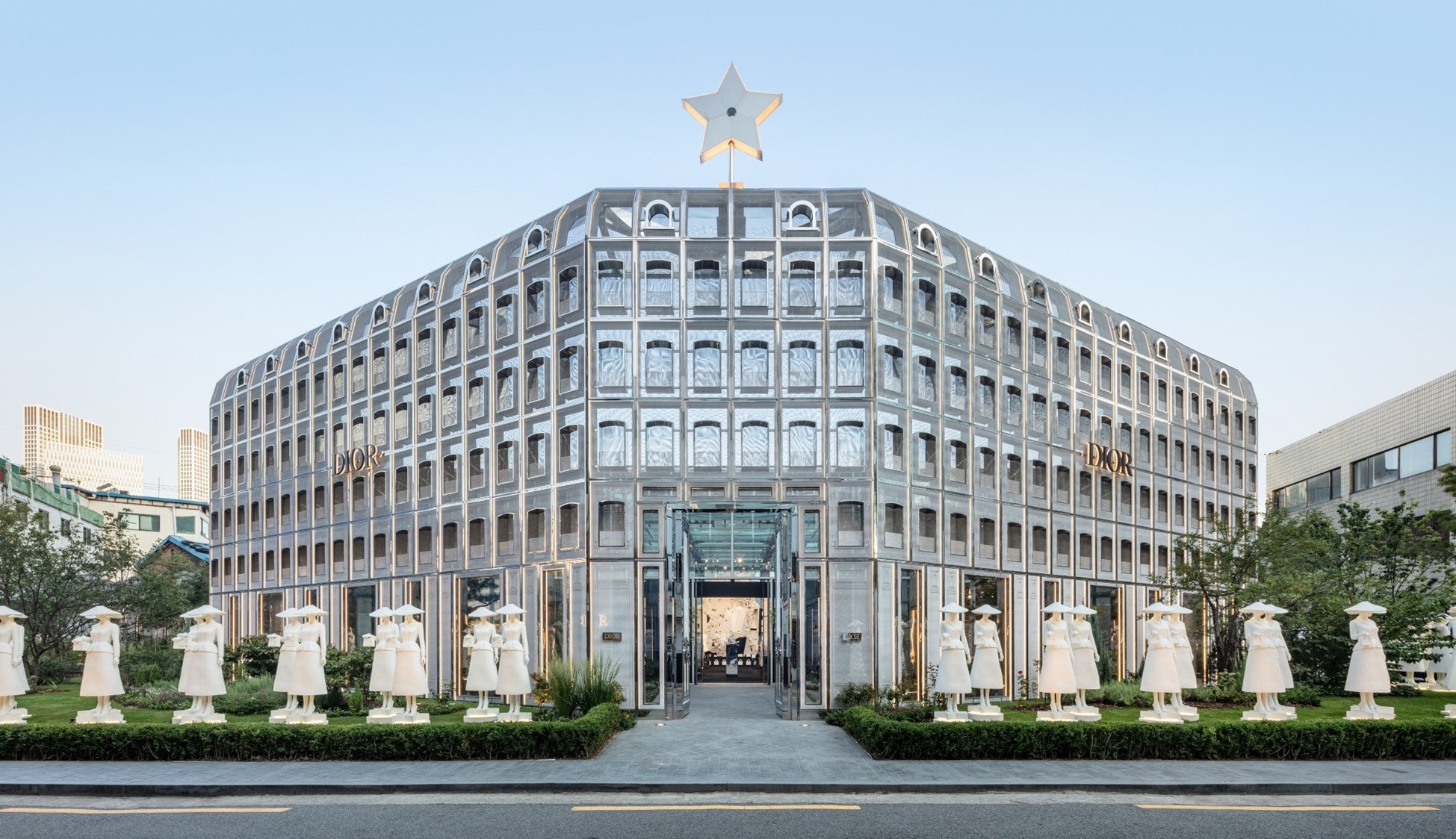 DIOR】 ソウル・聖水洞のコンセプトストアで「レディ ディオール