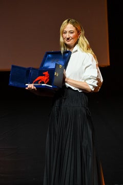 【DIOR】ディオールを纏うセレブリティ:アルバ・ロルヴァケル 【DIOR】ディオールを纏うセレブリティ:アルバ・ロルヴァケル