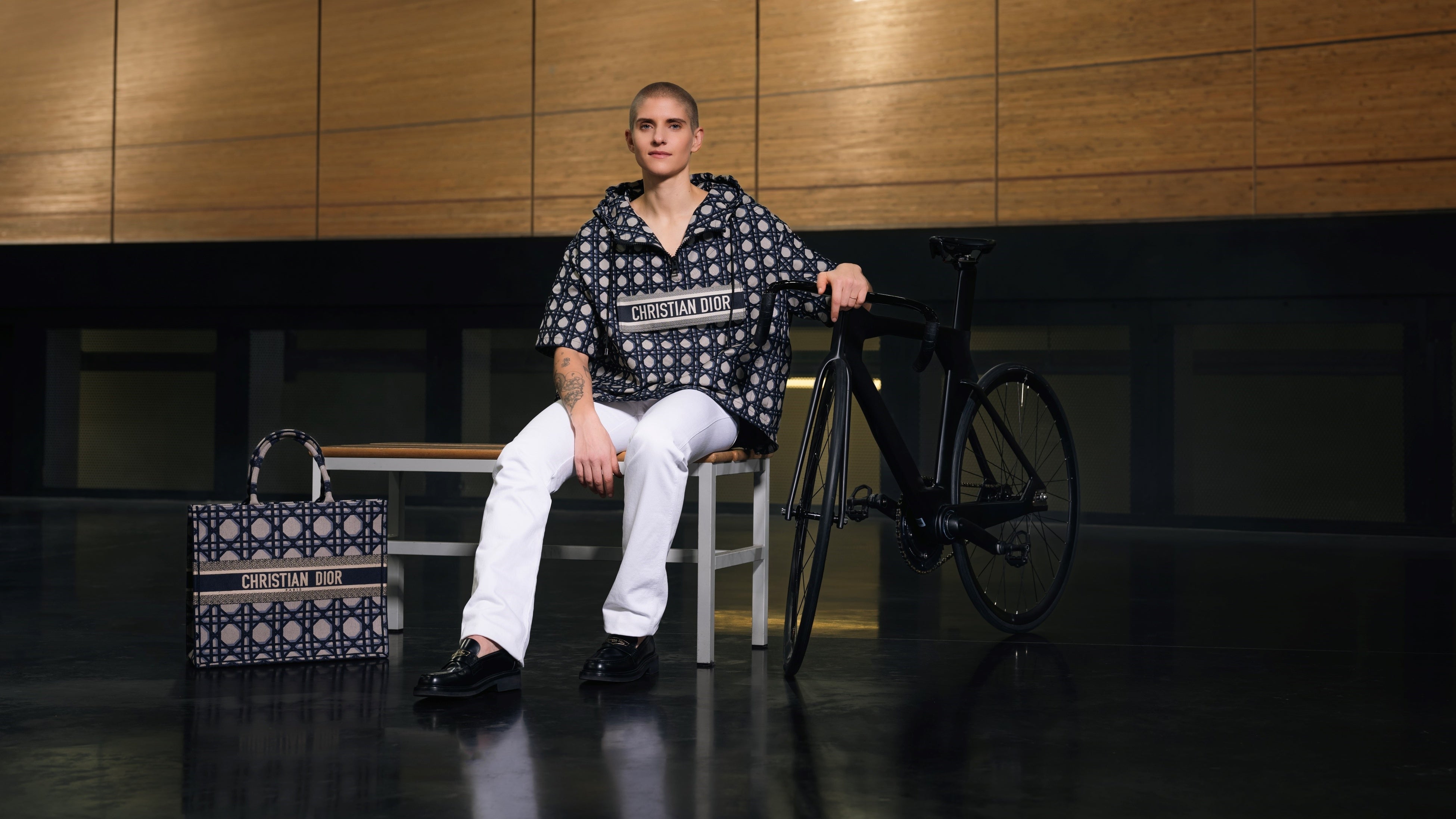 DIOR】パラサイクリング選手のマリー・パトゥイエがアンバサダーに就任