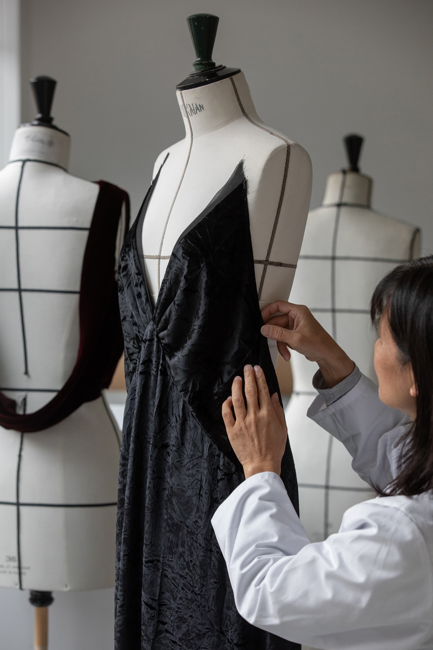 DIOR】ヴァレリア・ゴリノが纏うドレスのサヴォワールフェール