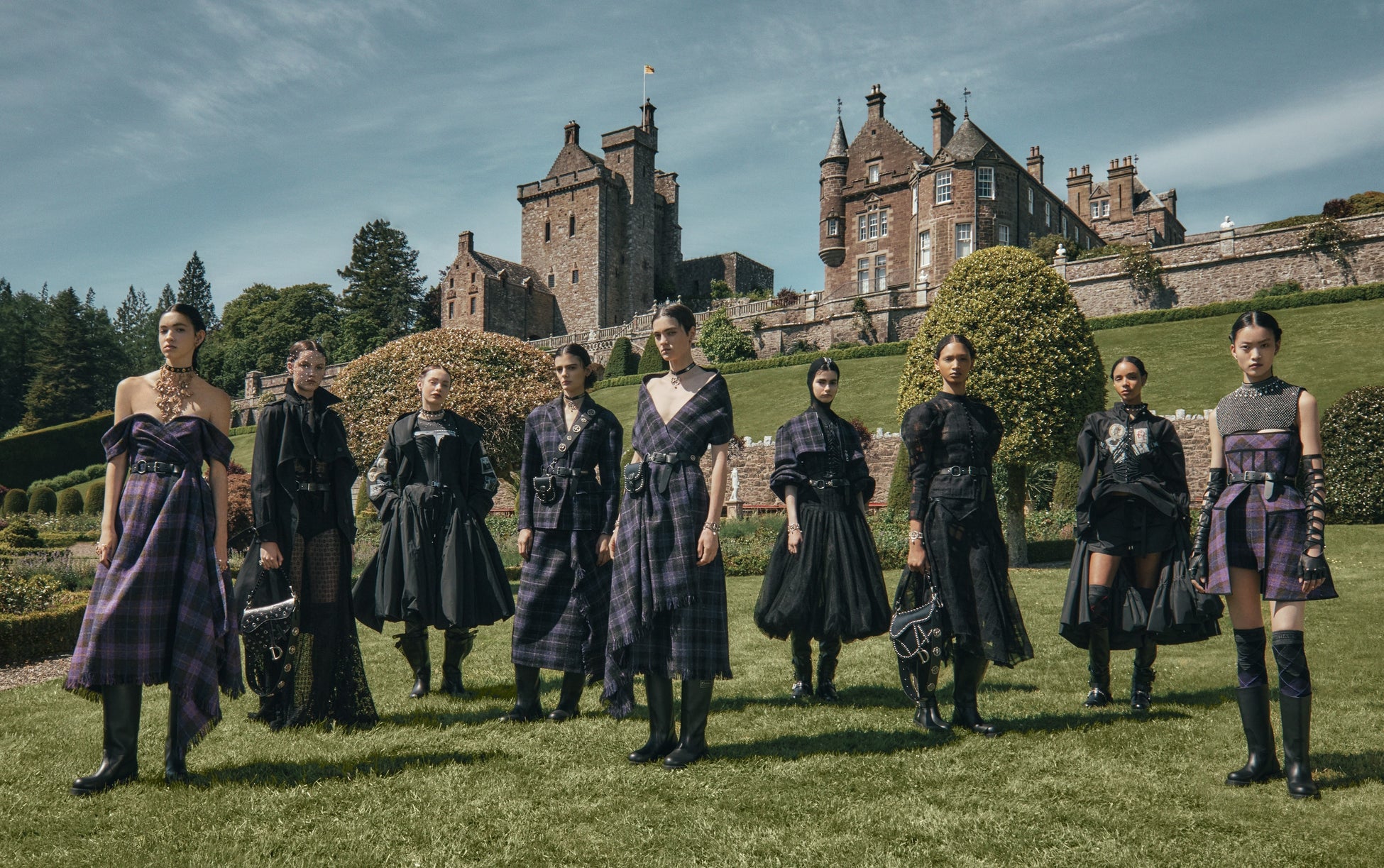 DIOR CRUISE 25 GROUPSHOT © Sam Copeland © Drummond Castle
