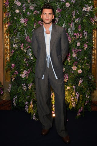 セレブリティのルーク・ニュートン、ディオールのスーツでNetflix『ブリジャートン家』シーズン3 パート2のプレミアに登場! セレブリティのルーク・ニュートン、ディオールのスーツでNetflix『ブリジャートン家』シーズン3 パート2のプレミアに登場!