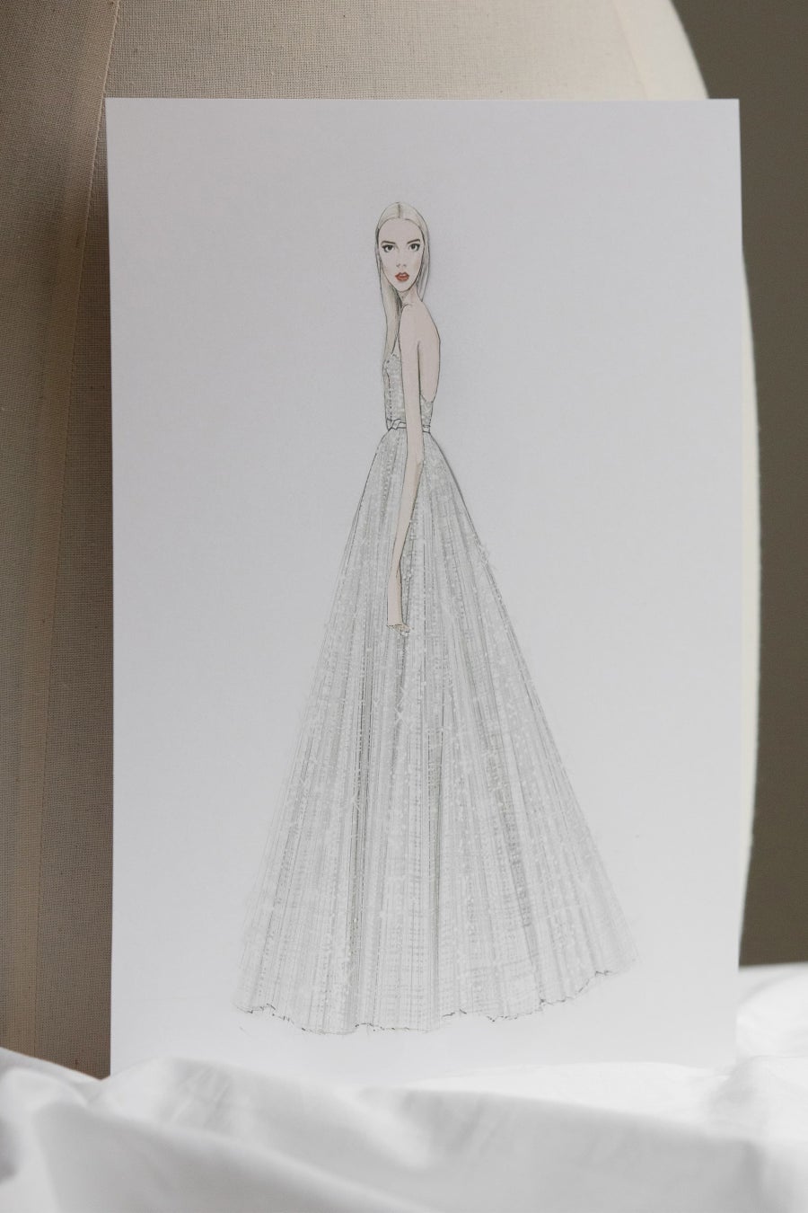 アニャ・テイラー=ジョイがカンヌ国際映画祭で着用したDIORドレスのサヴォワールフェール動画が公開 アニャ・テイラー=ジョイがカンヌ国際映画祭で着用したDIORドレスのサヴォワールフェール動画が公開