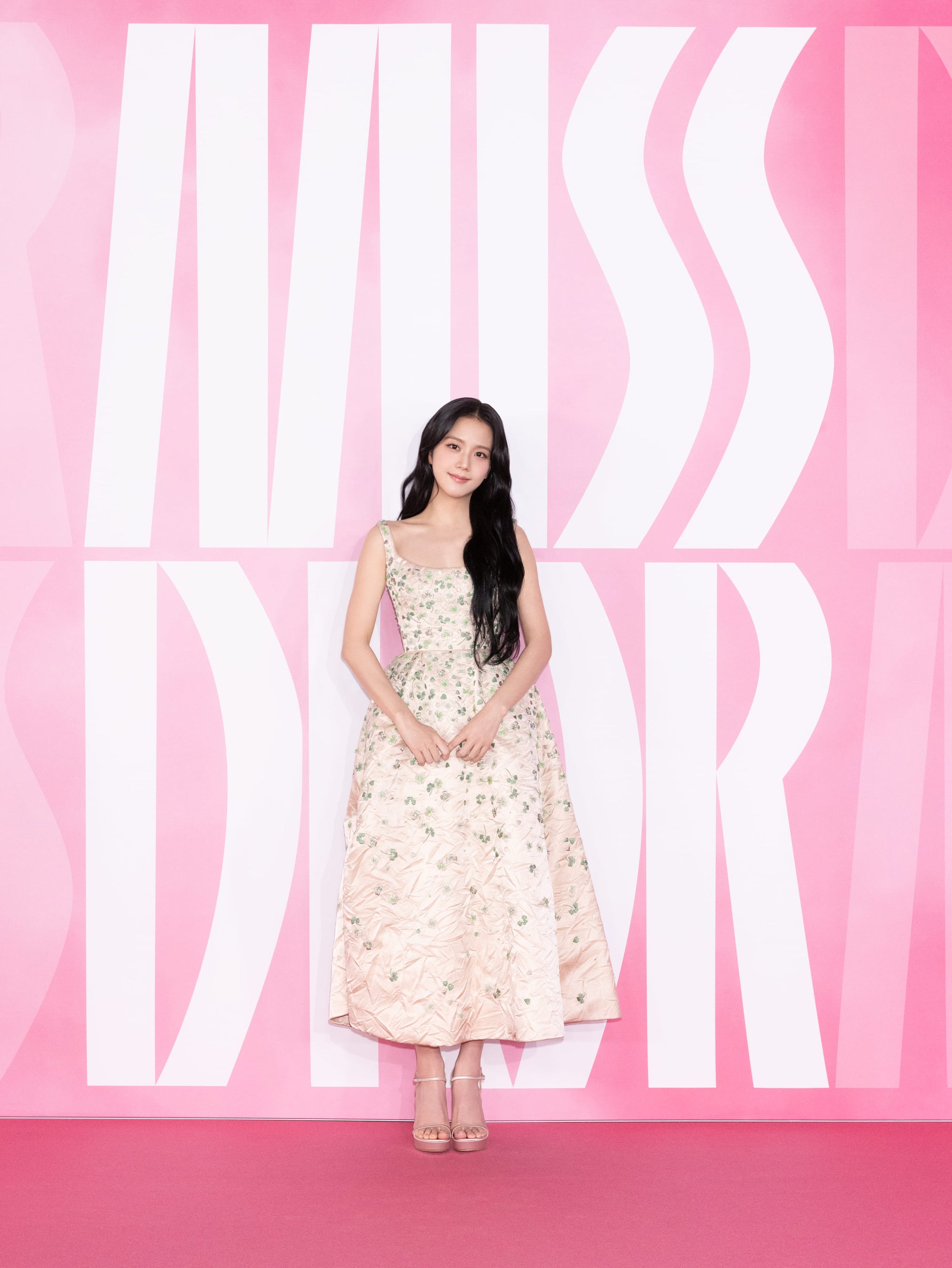 DIOR】ディオールを纏うセレブリティ「ミスディオール展覧会