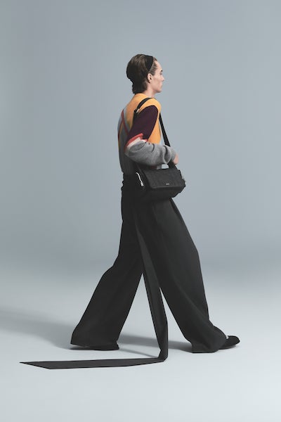 DIOR】「マキシカナージュ」モチーフが引き立てる新作バッグが DIOR】「マキシカナージュ」モチーフが引き立てる新作バッグが