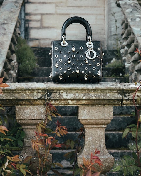 DIOR】2025年クルーズ コレクションより新作の「レディ DIOR】2025年クルーズ コレクションより新作の「レディ