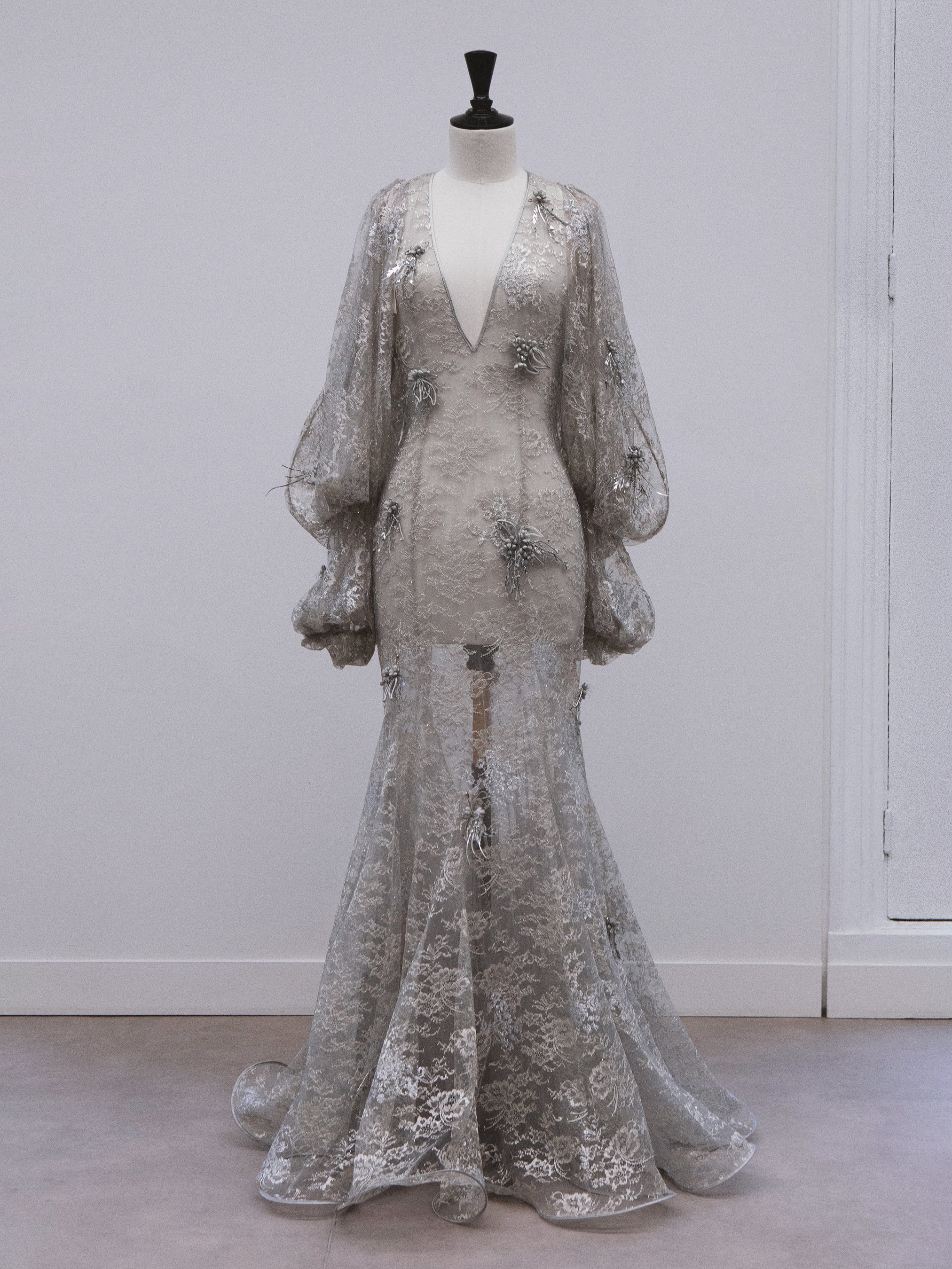 DIOR】パリ2024オリンピック開会式に華を添えたドレスを「ラ