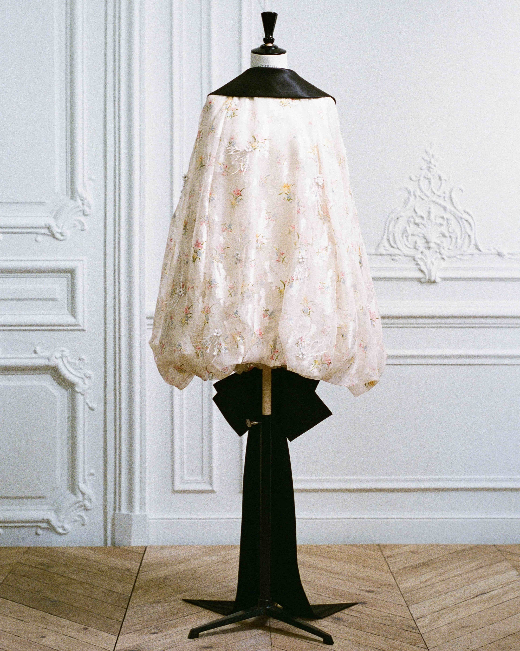 DIOR】2026年クルーズ コレクションで発表された純白のレース