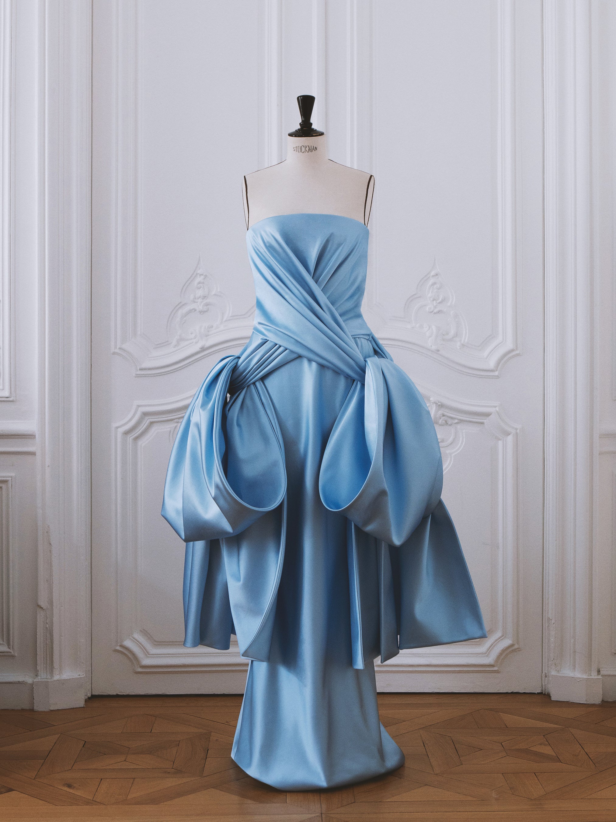 Dior】ガバナーズ賞授賞式でミア・ゴスが纏ったドレスのサヴォワール