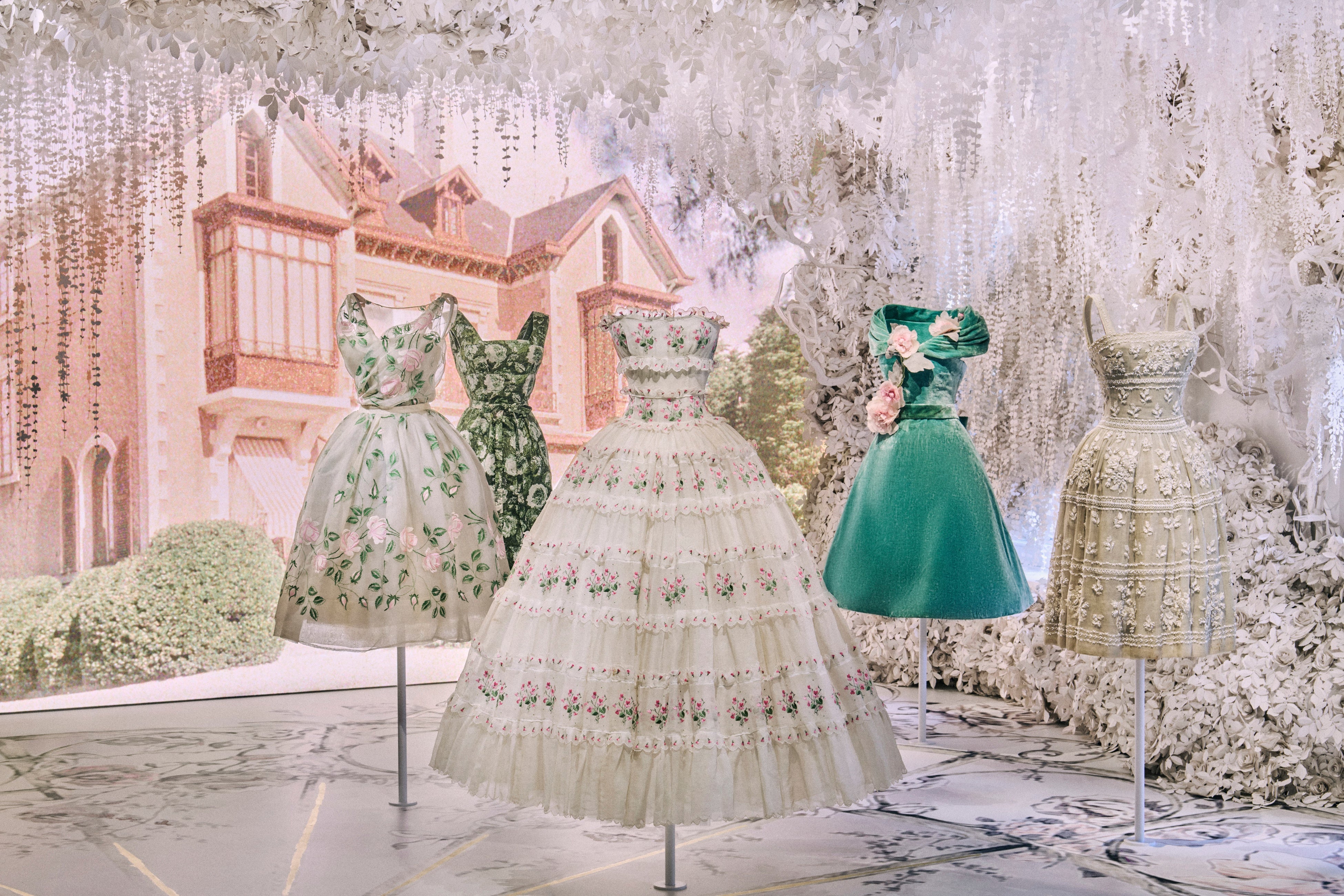 DIOR】「CD 1947」カプセルコレクションより、新作の「サドル」バッグ