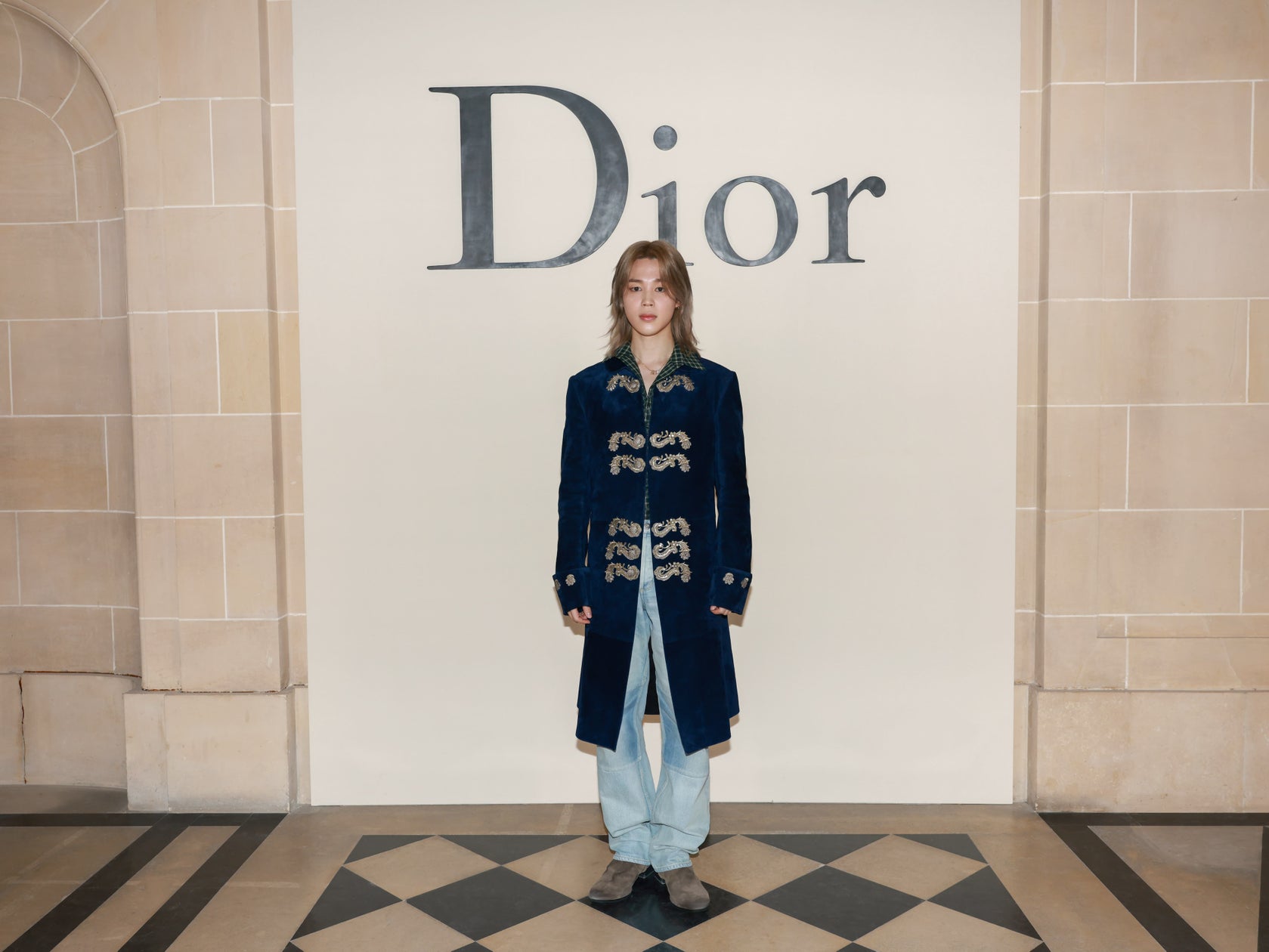 Dior 2027年サマー コレクション:ジミンが纏う、デンウェイのファイン ジュエリーという名の芸術