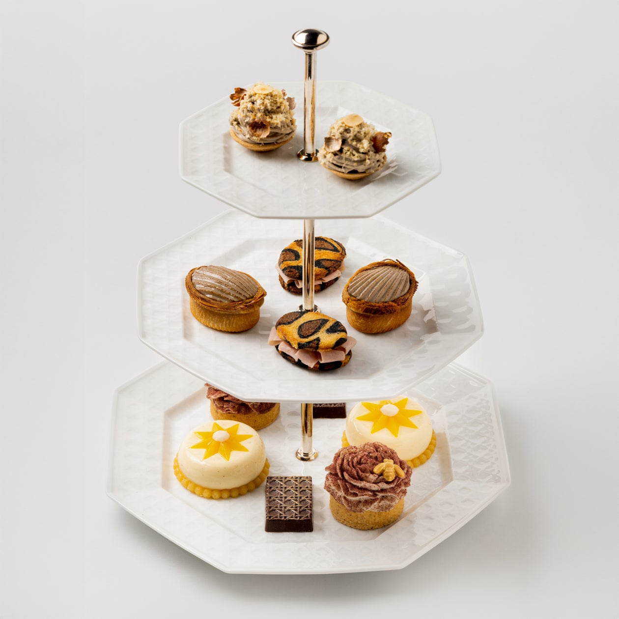 美食の芸術性とオートクチュールが融合:カフェ ディオール by アンヌ=ソフィ・ピックが贈る至高のアフタヌーンティー体験