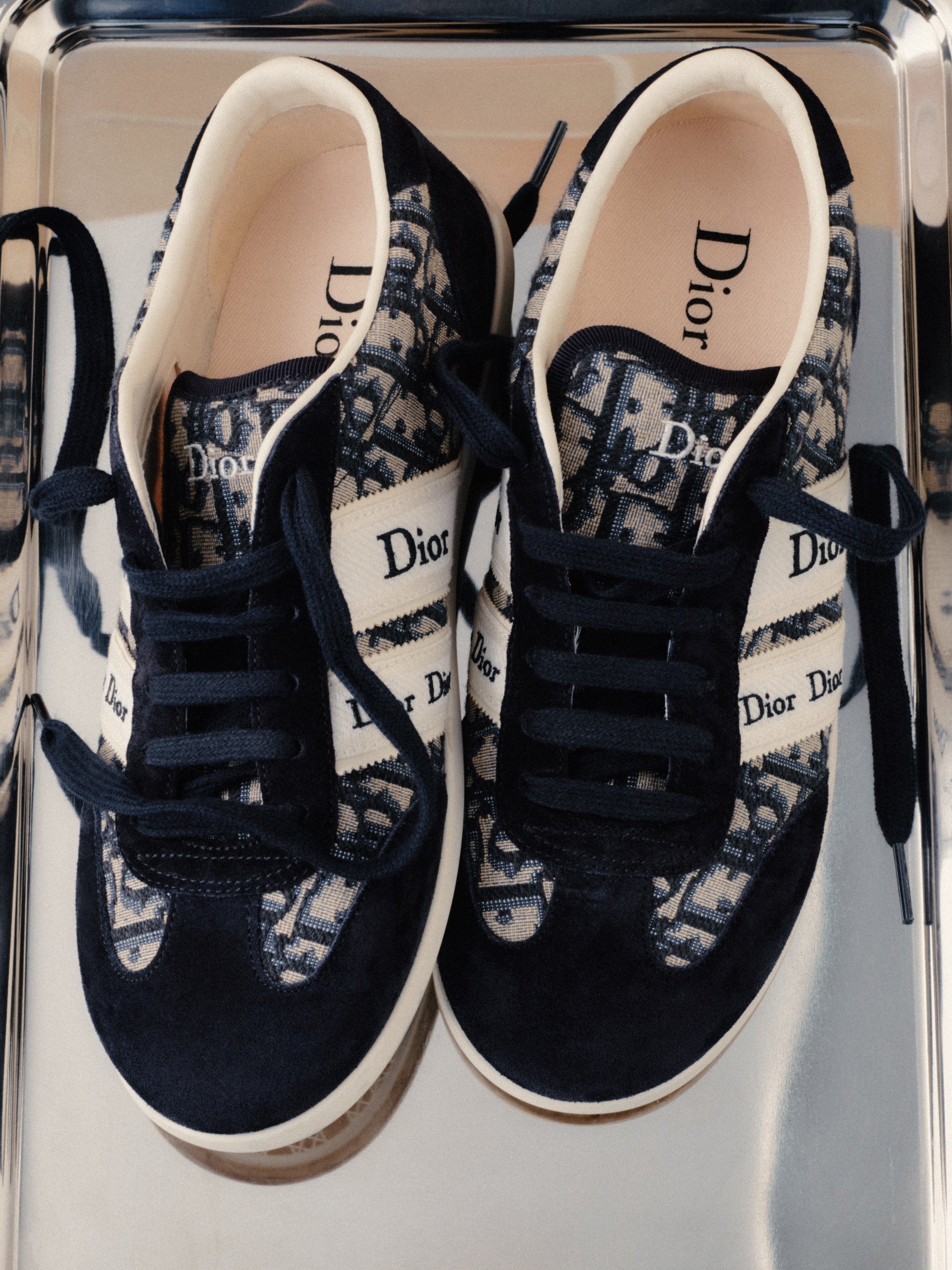 【Dior】「ディオール リボン」スニーカーの新作が登場
