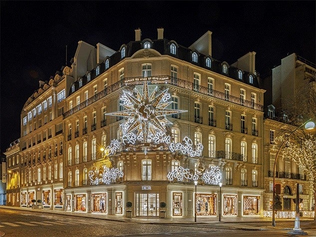 DIOR】ホリデーシーズンのブティックを彩る華やかなデコレーション