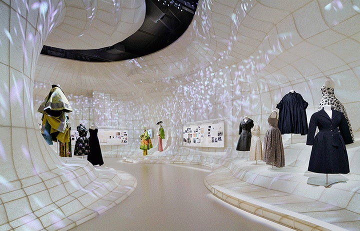 DIOR】「クリスチャン・ディオール、夢のクチュリエ」展が開幕 DIOR】「クリスチャン・ディオール、夢のクチュリエ」展が開幕