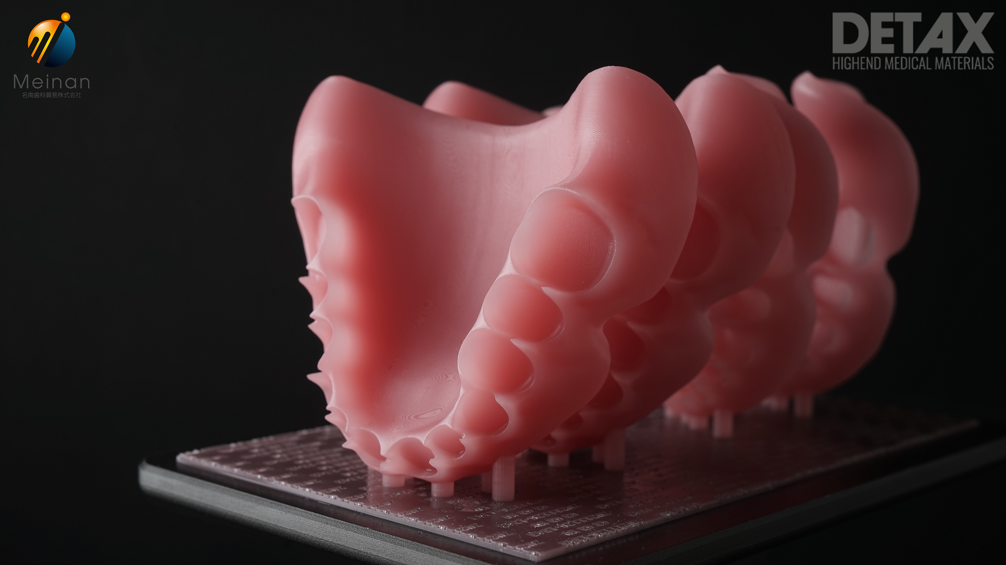 総入れ歯を3Dプリンターで製作できる材料をリリース。「職人技」を再現