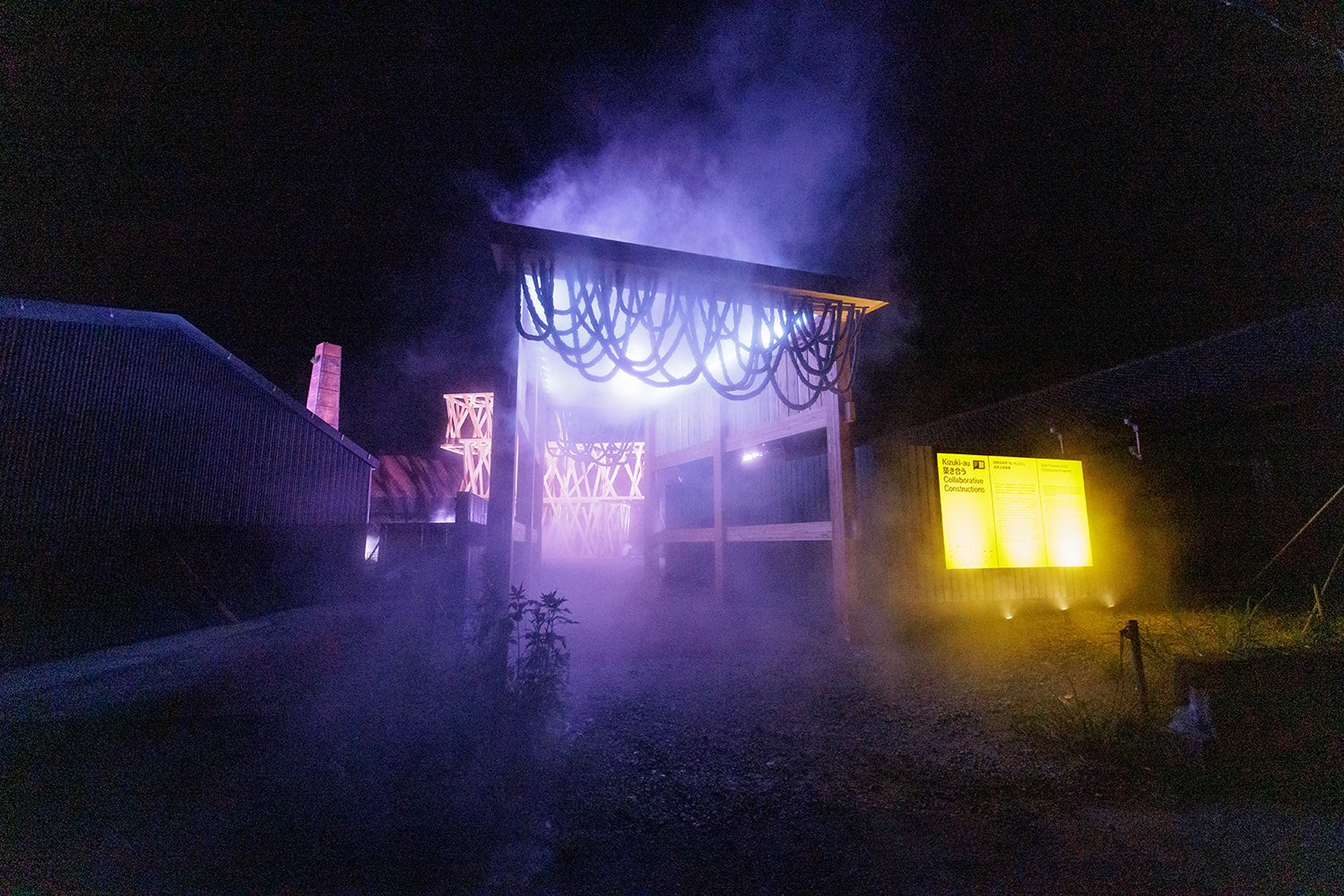 ライトアップされた東京大学パビリオン