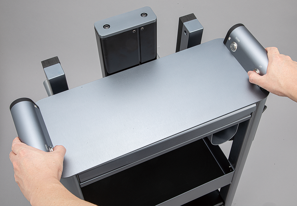 両手操作で挟み込みを防止