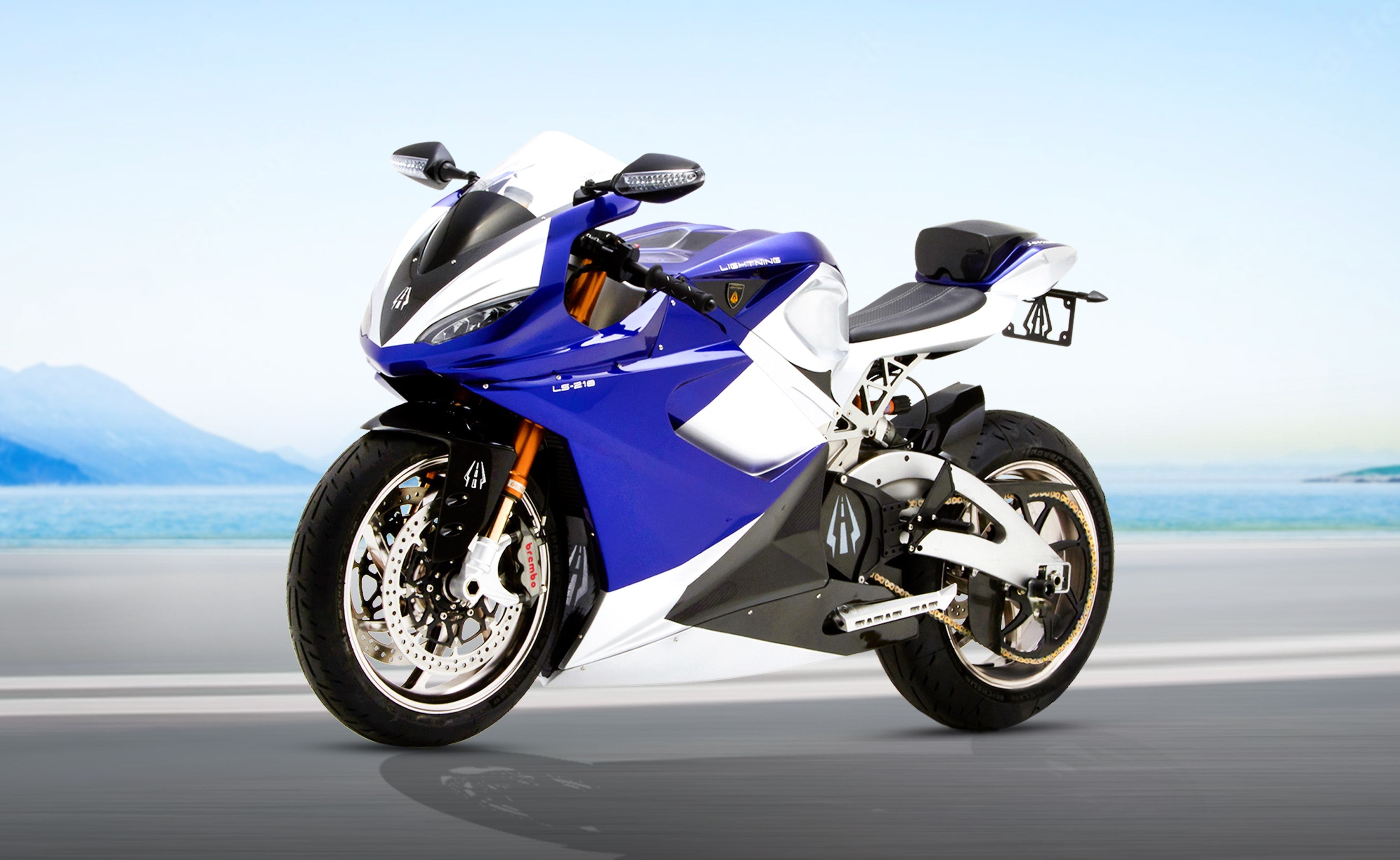 電動オートバイは1回の充電で、時速70マイルで100マイルを走れることが最低条件です。&nbsp; 現在のライトニング社の電動オートバイは、1回の充電で170マイル以上走行可能で、10分間で80％まで充電できます。