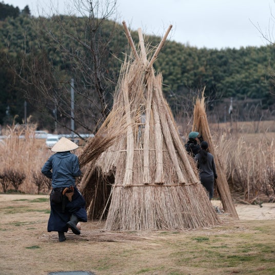 【特別開催ワークショップ】 遺伝子が喜ぶカヤブキ体験!!カヤブキ屋根職人とつくる、カヤブキ小屋づくり体験を4月29日(水・祝)の1日限定で開催が決定! 2026.04.29 Wed 【特別開催ワークショップ】 遺伝子が喜ぶカヤブキ体験!!カヤブキ屋根職人とつくる、カヤブキ小屋づくり体験を4月29日(水・祝)の1日限定で開催が決定! 2026.04.29 Wed