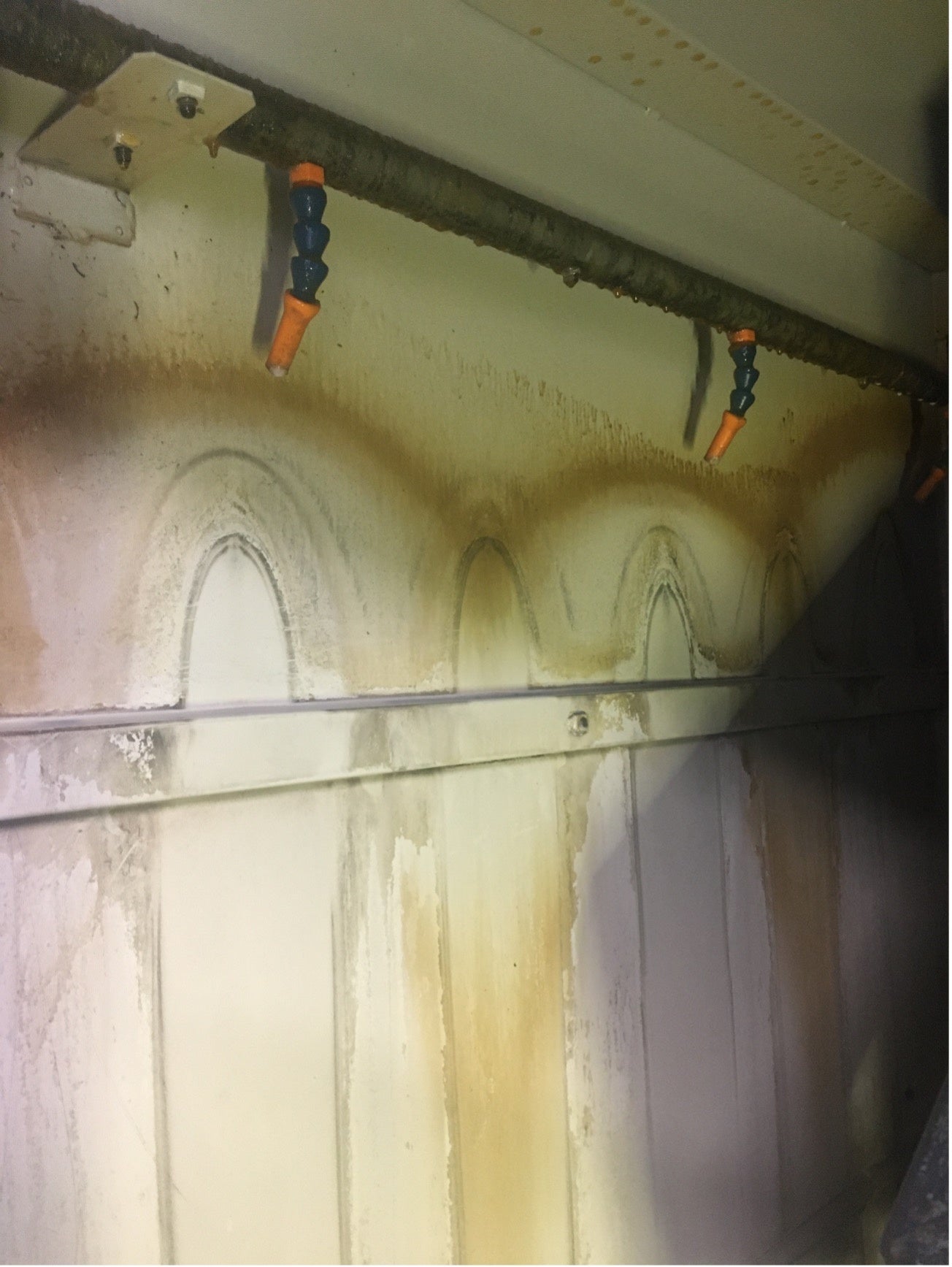 エマルジョン使用機の加工室の様子