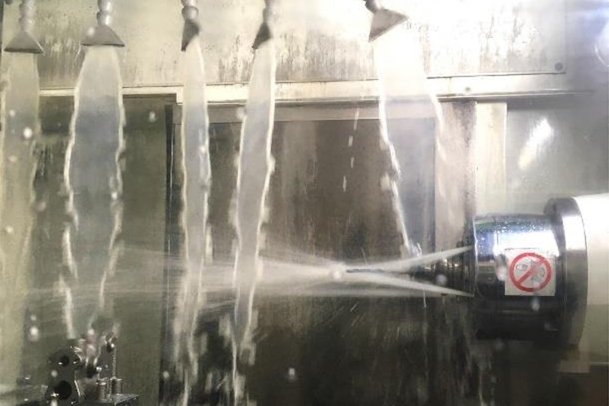 透明な切削油は加工点もよく見える