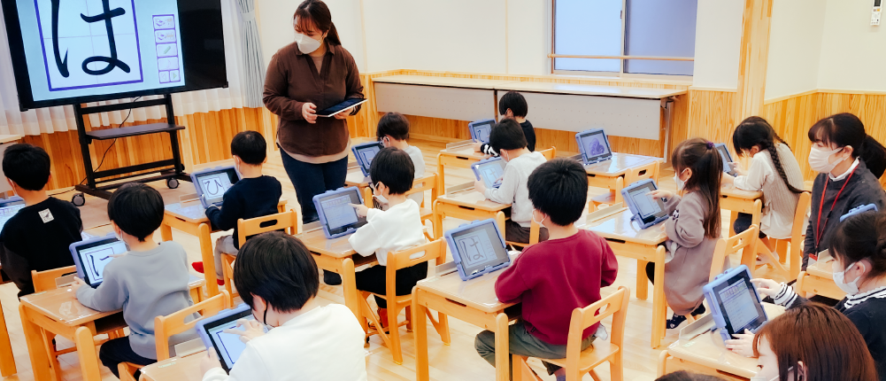 こども園で「天神」を利用する様子