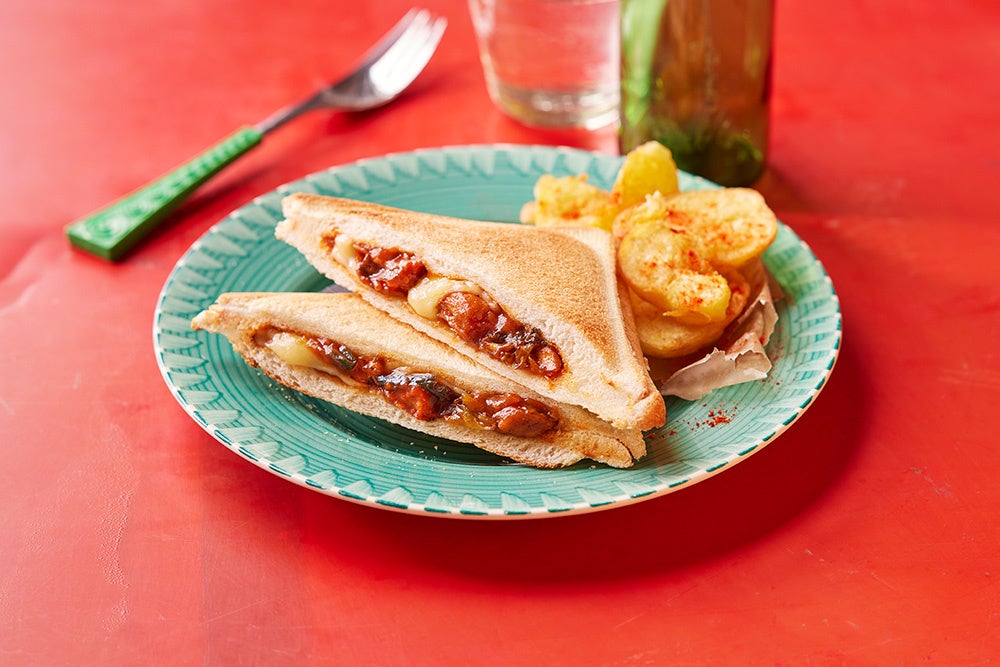 冷凍ホットサンド（チーズタッカルビ）少しジャンキーでビールにもぴったり。