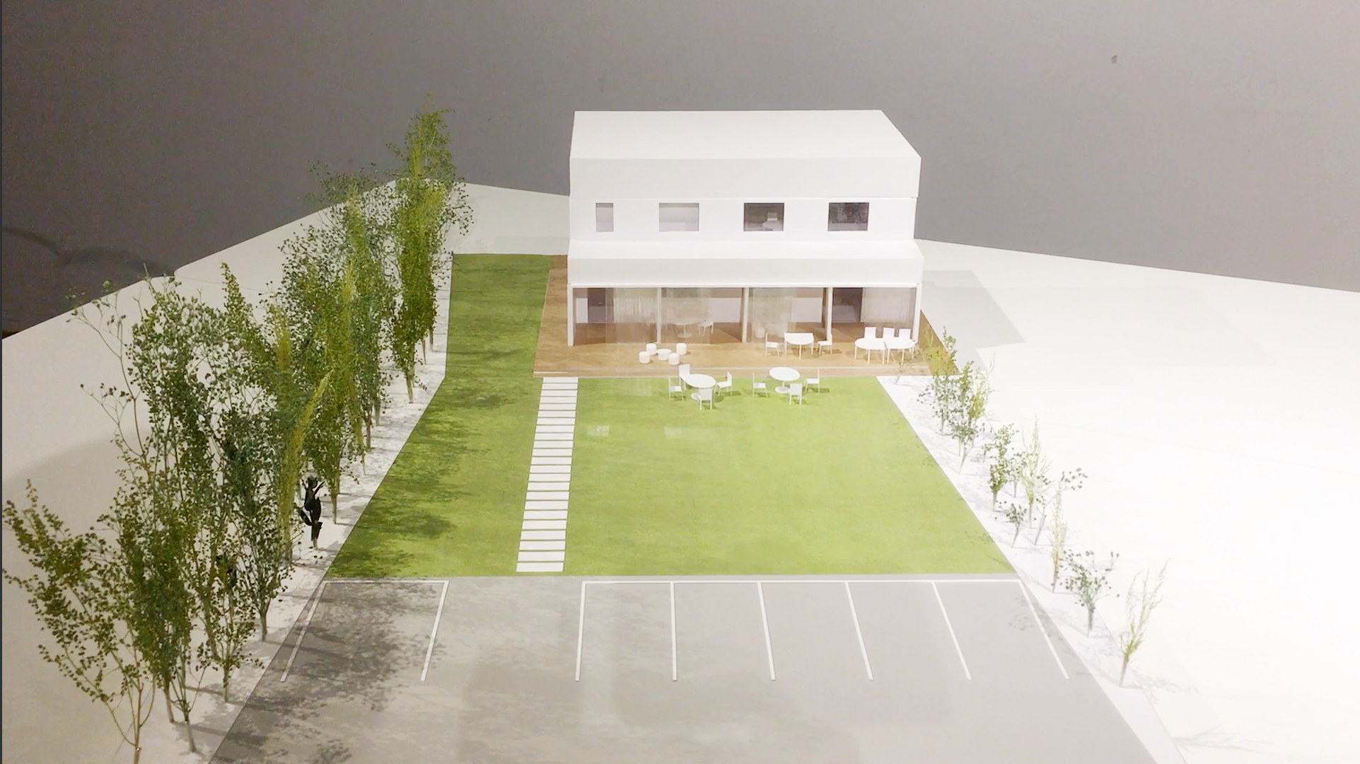 サテライト正面