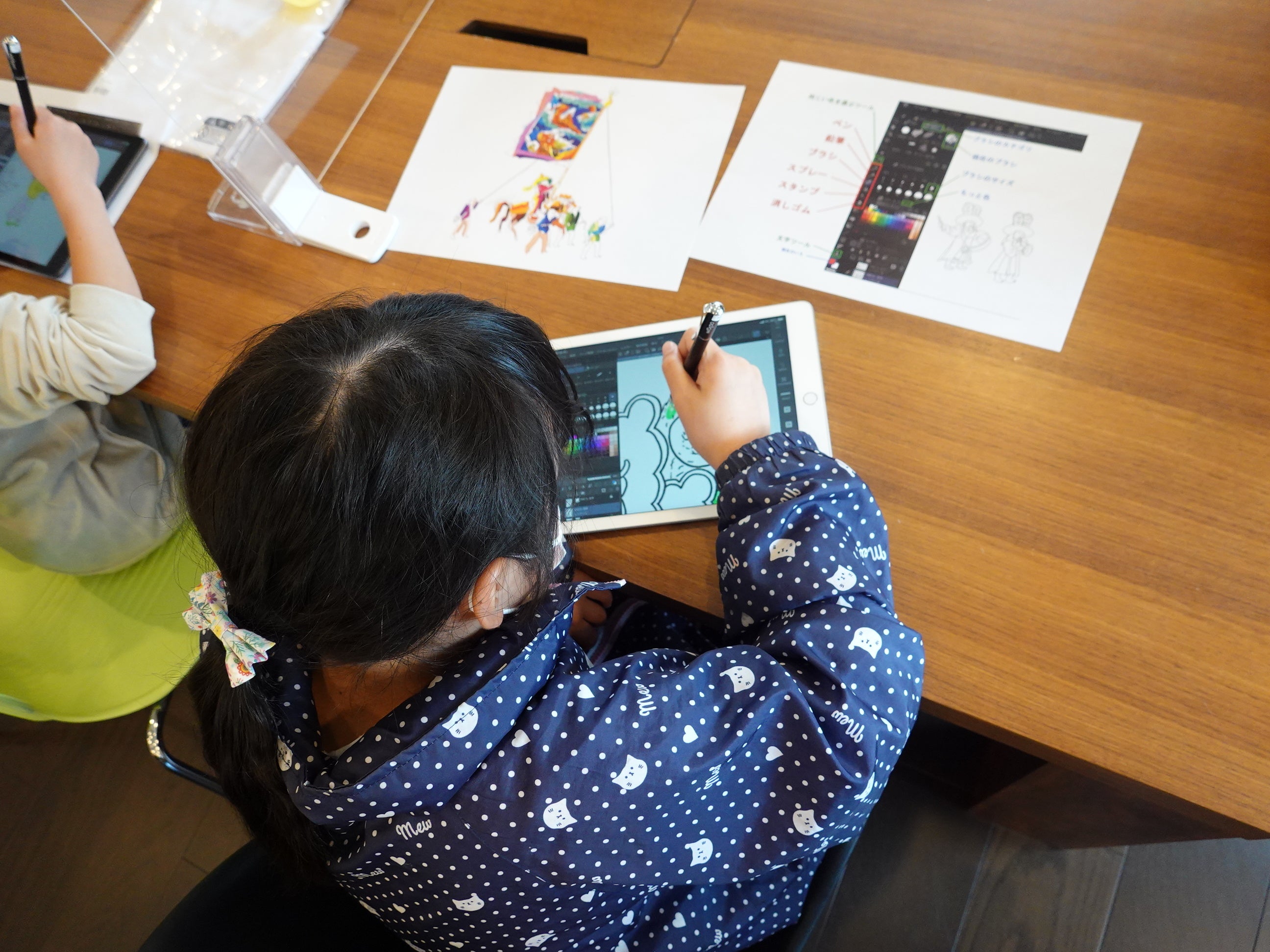 ＜デジタル塗り絵体験（Tシャツ作り）＞iPadを使ってお絵かきをしていただき、Tシャツにプリント