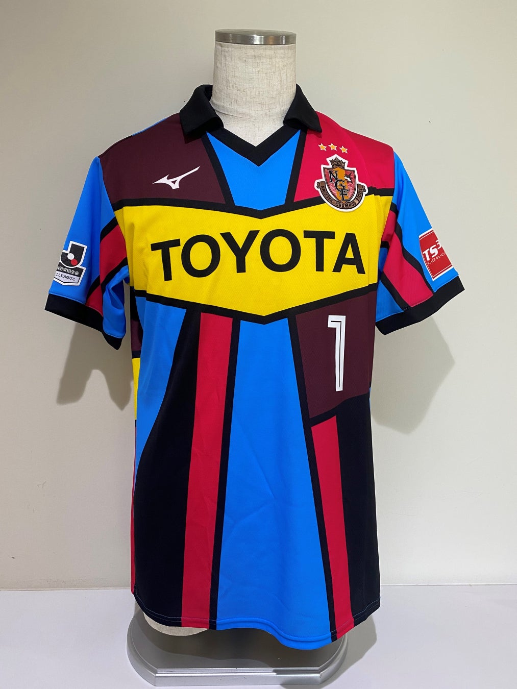 名古屋グランパス30周年 Komehyo75周年 アニバーサリーで応援の輪を広げようキャンペーン を開催 株式会社コメ兵ホールディングスのプレスリリース 名古屋グランパス30周年 Komehyo75周年 アニバーサリーで応援の輪を広げようキャンペーン を開催 株式会社コメ兵ホールディングスのプレスリリース