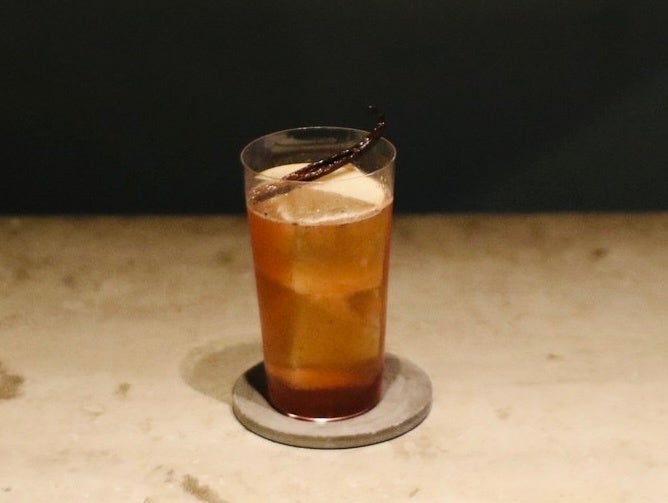 「リンゴとブルボンバニラのダージリンクーラー」¥1,320（税込）