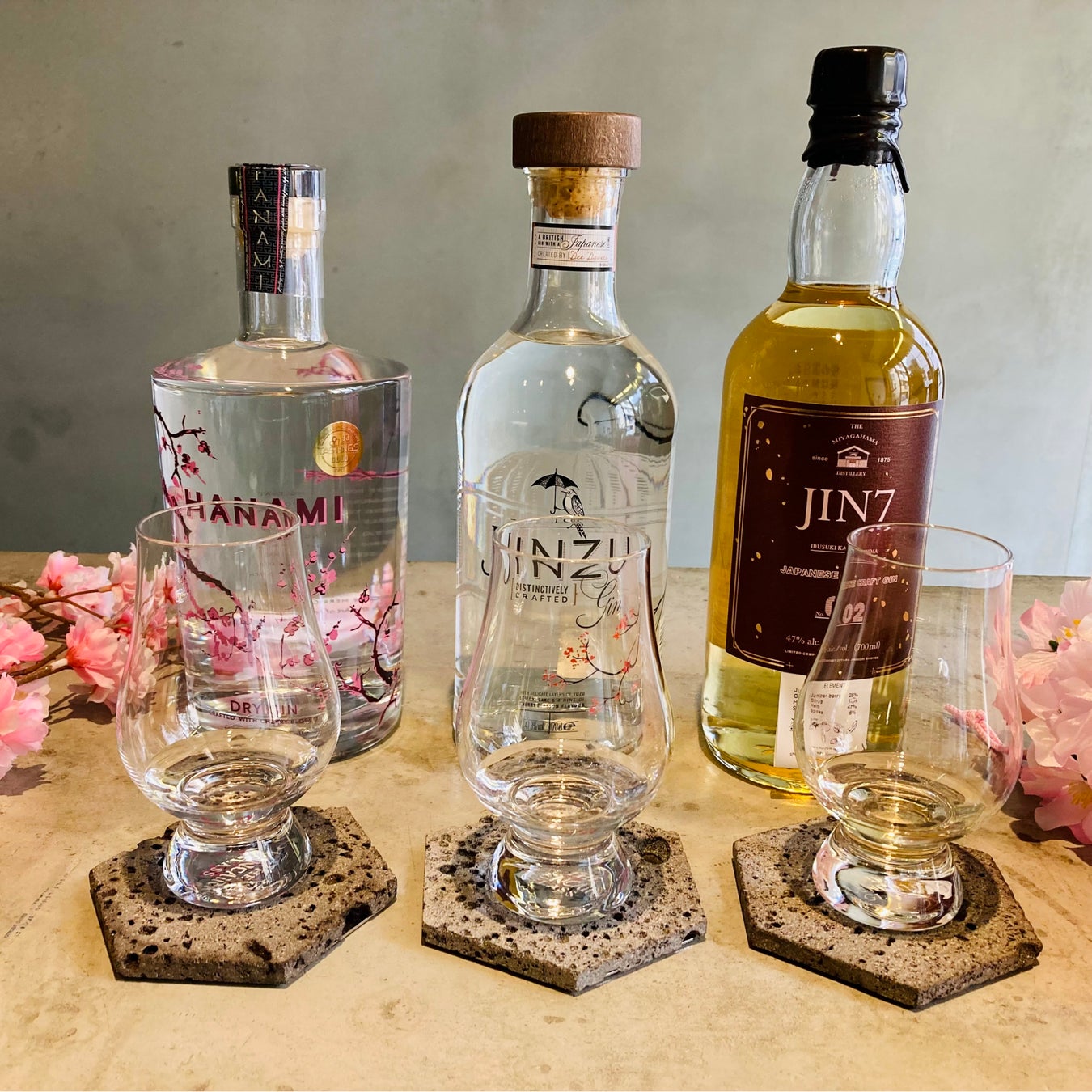 HANAMI DRY GIN、JINZU GIN、JIN7 SERIES 02 CHERRYBLOSSOM CASK FINISHの15ml×3種類飲み比べセット ¥1,430（税込）