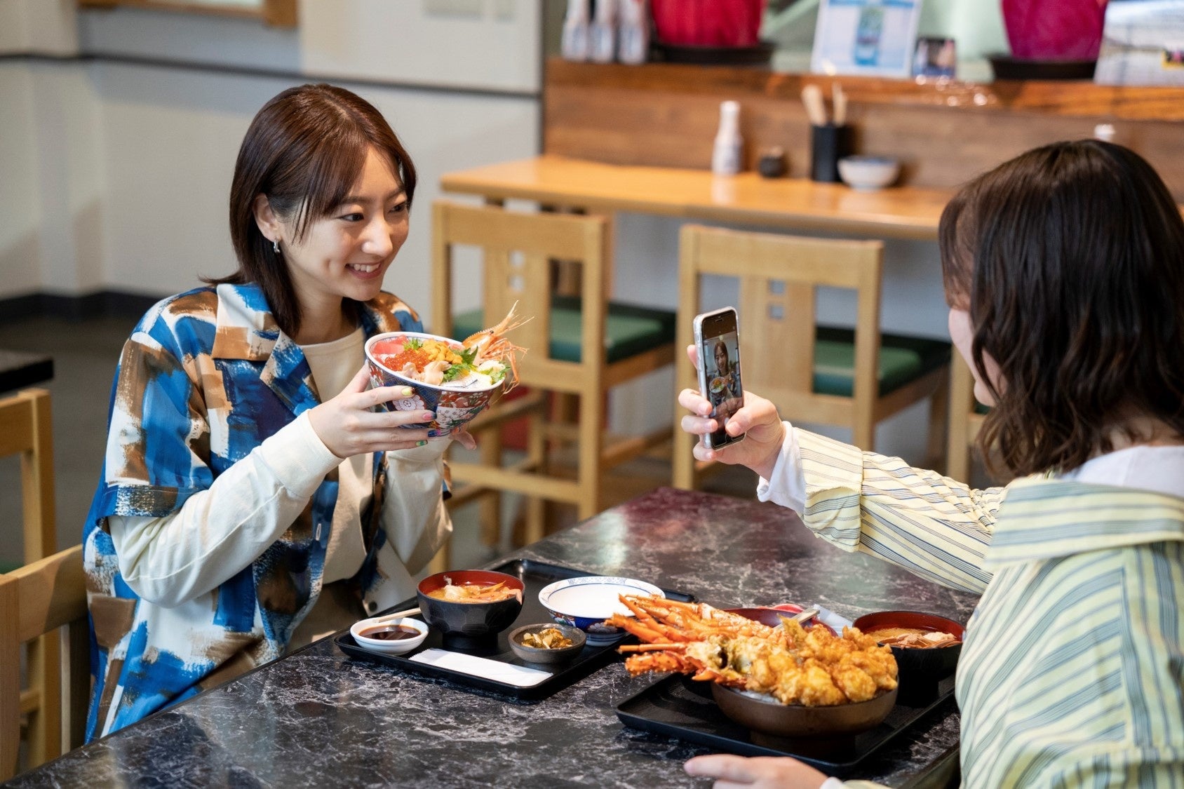 特選海鮮丼と伊勢海老天丼