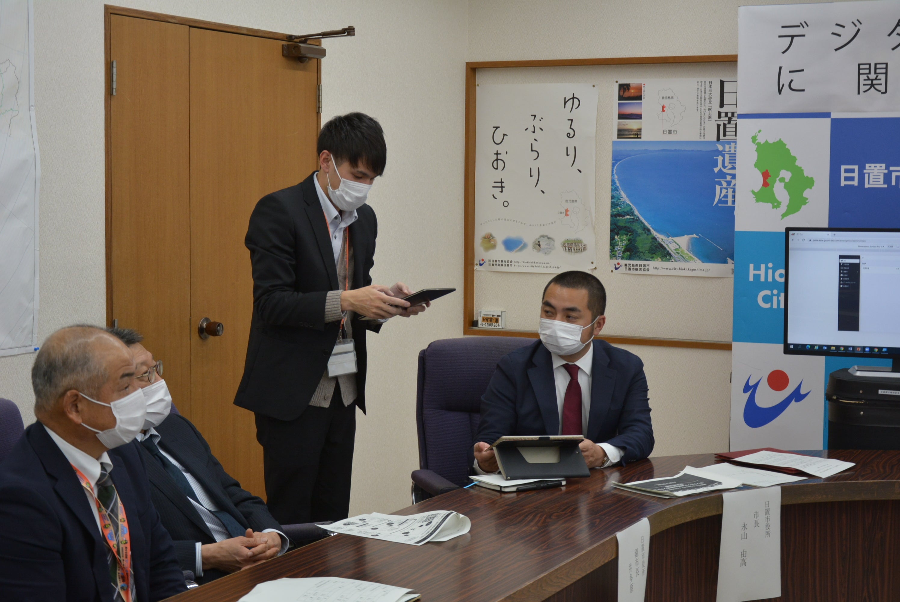 永山市長がQR受付をご体験