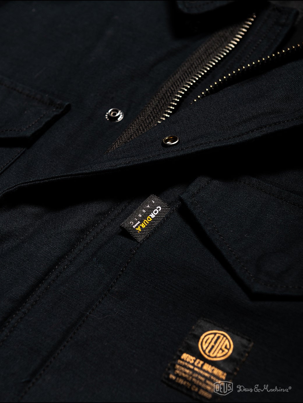 デウス エクス マキナ新作 コーデュラ シンプルで頼りになるアイテム