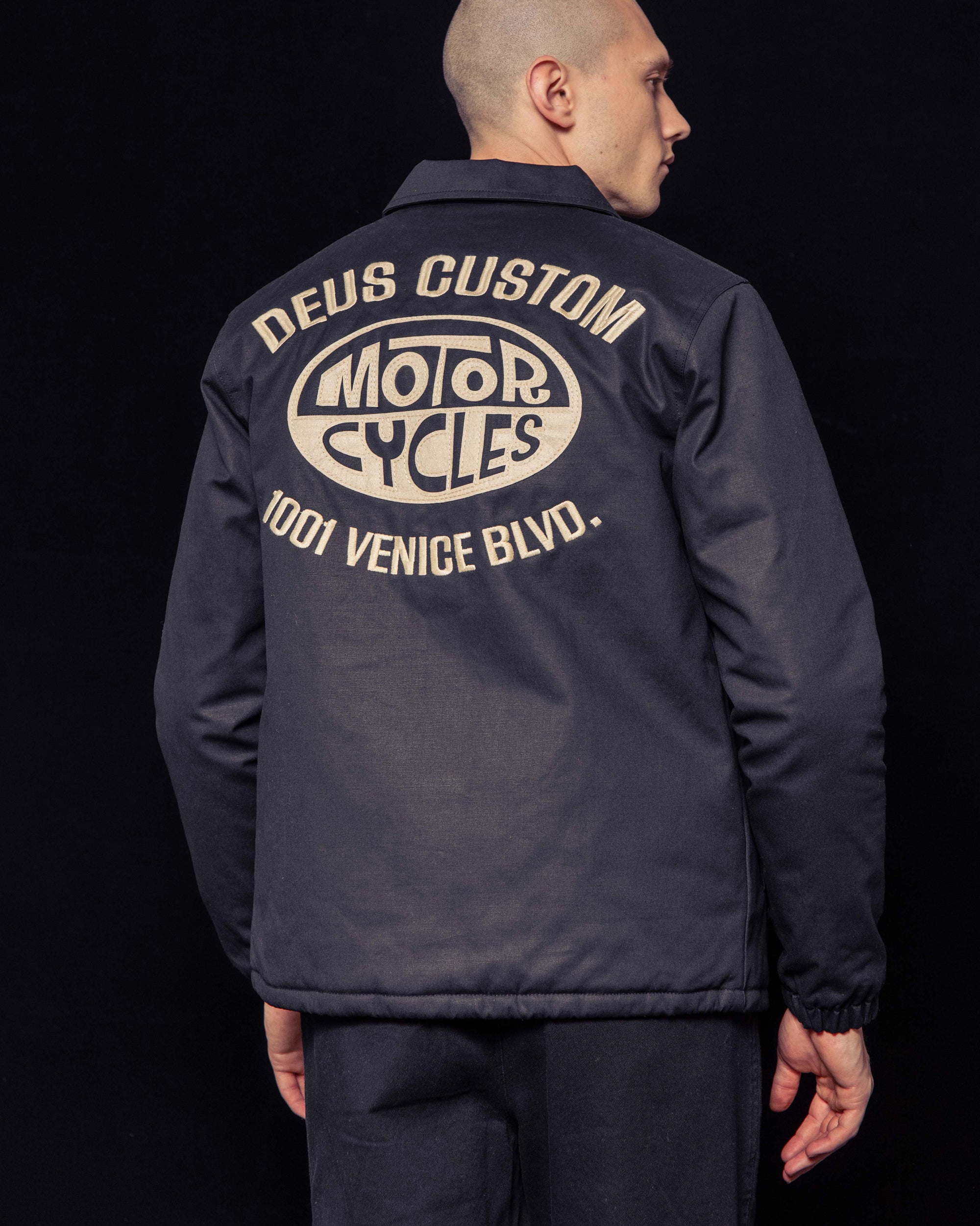 DEUS 22 FALL LOGO ART 