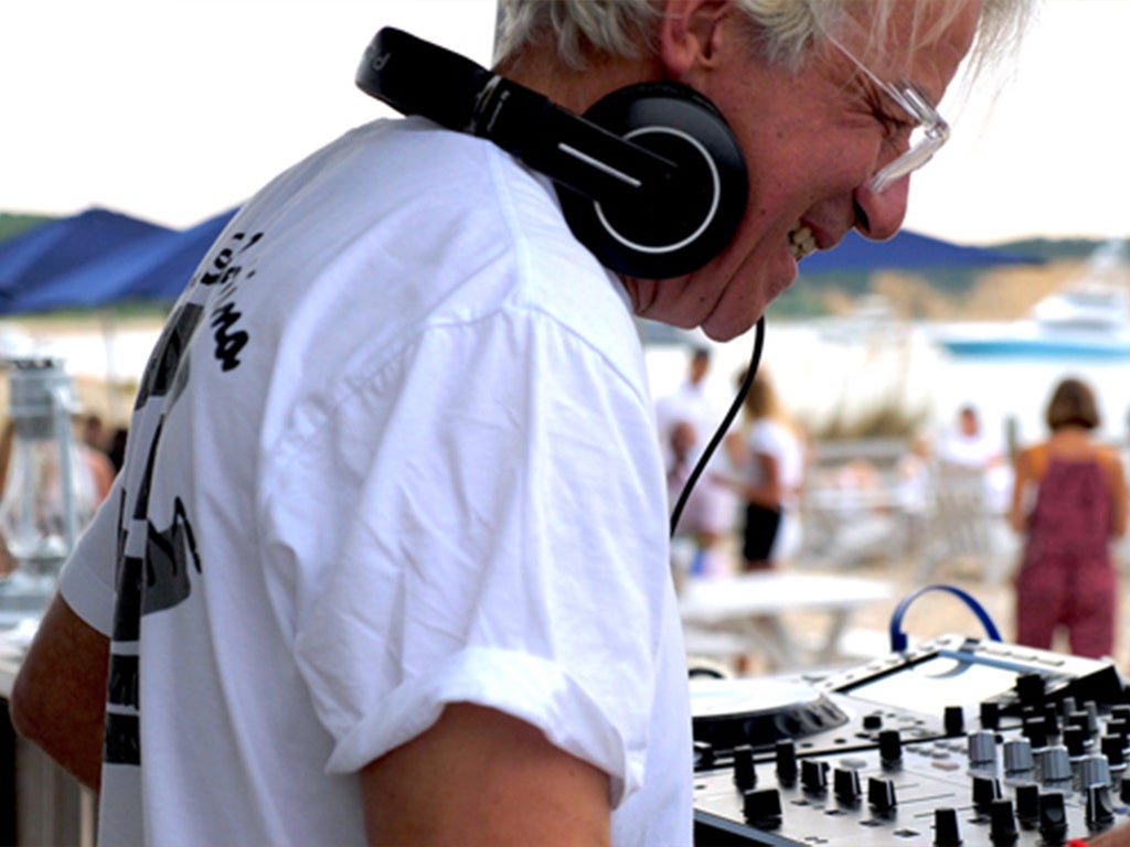 イビサの伝説的DJ“ジョン・サ・トリンサ”、記念すべき初のジャパンツアーがデウス浅草からスタート! 